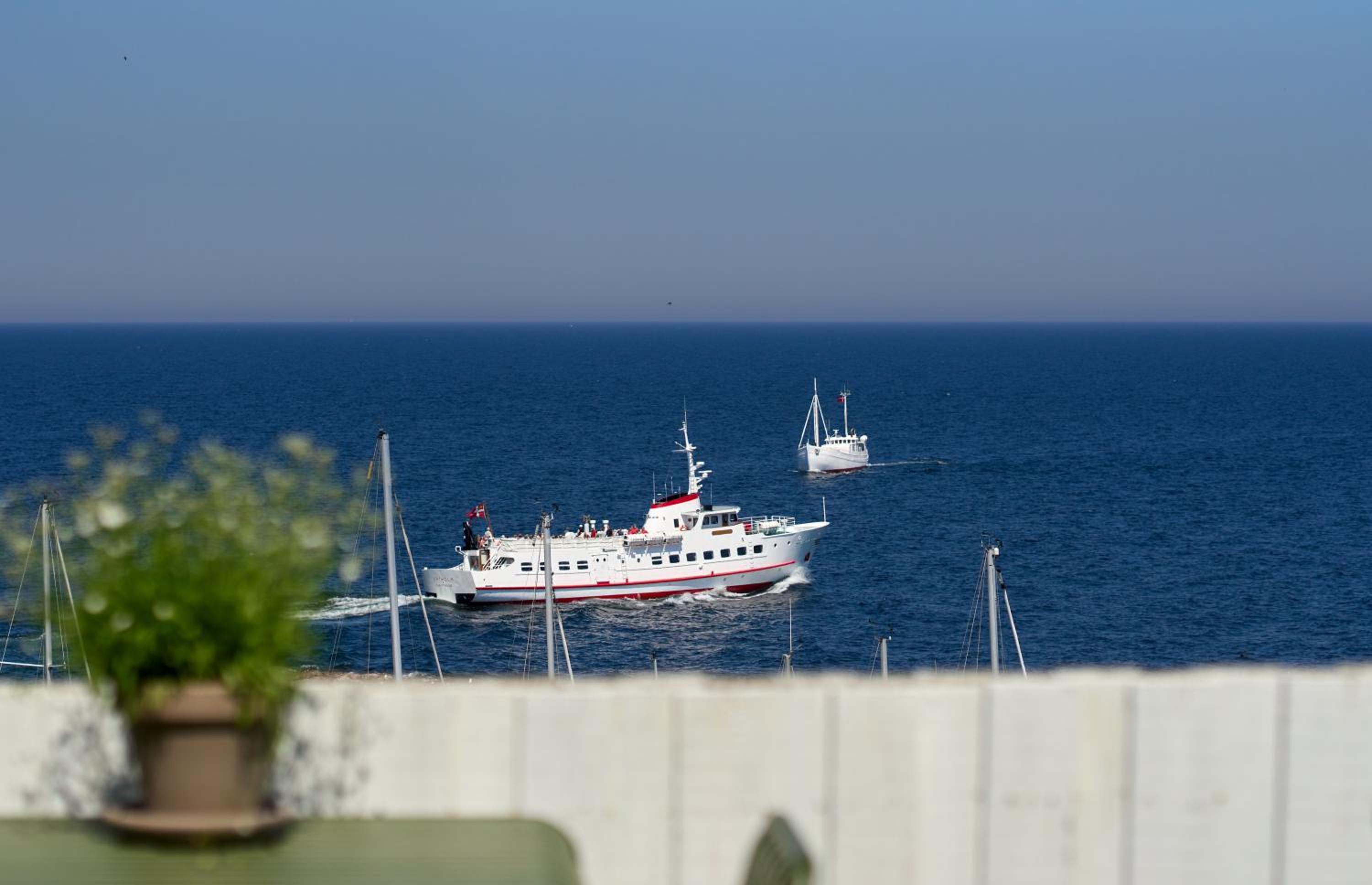 Deluxe Double Room with Balcony and Sea View photo 3