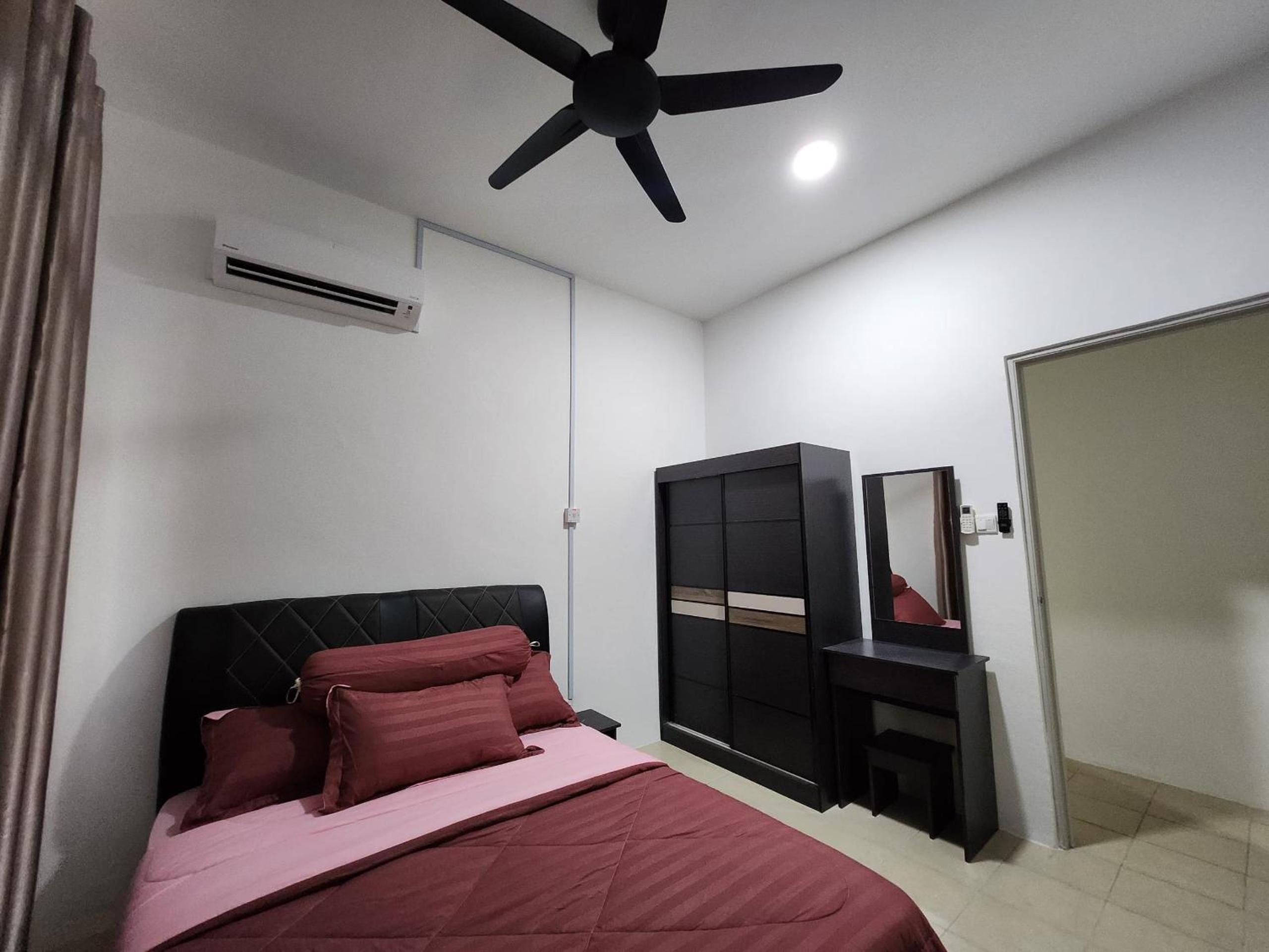 One-Bedroom Apartment photo 2