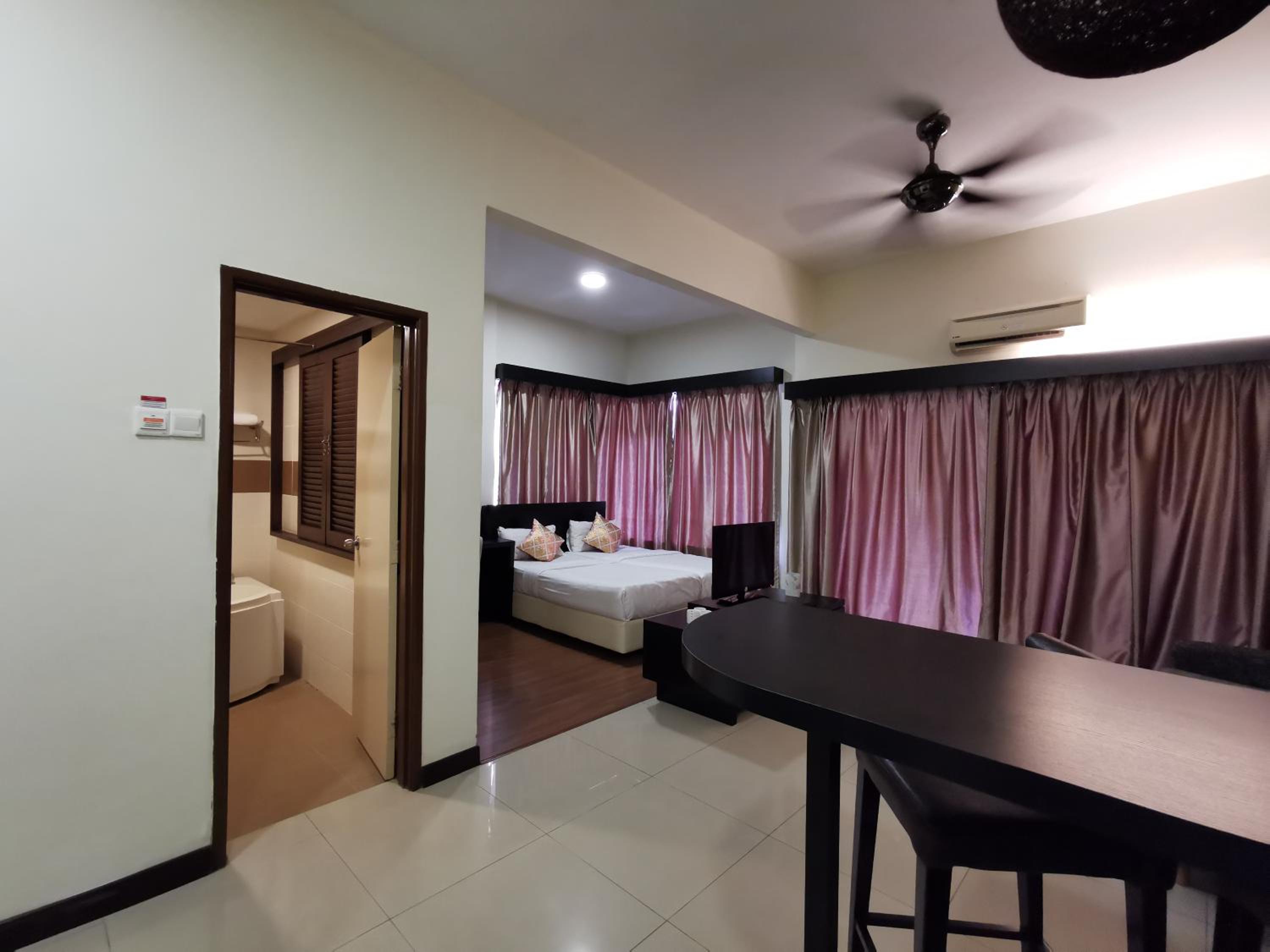 Staycation - Studio Apartment