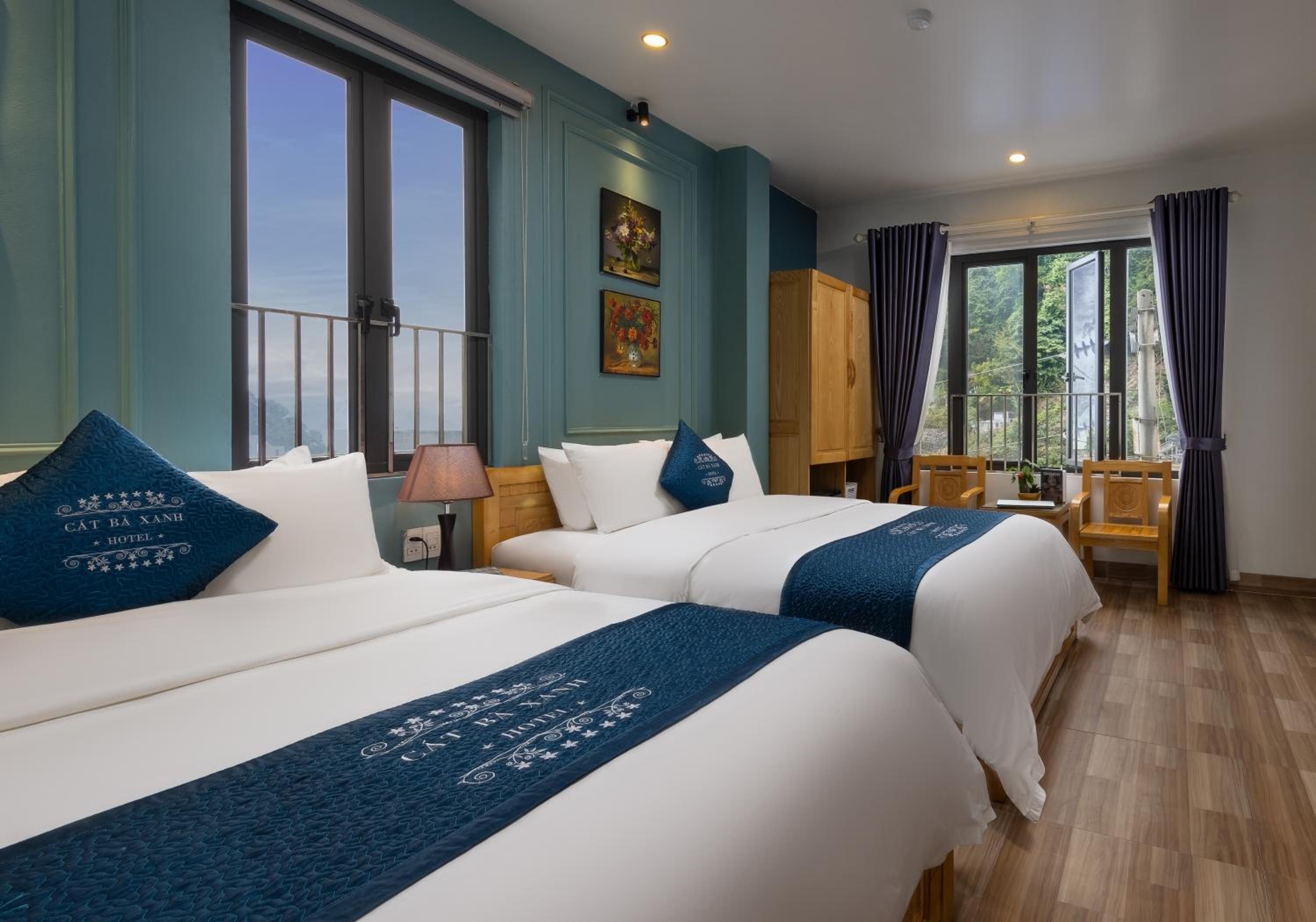 Family Room with Side Sea View