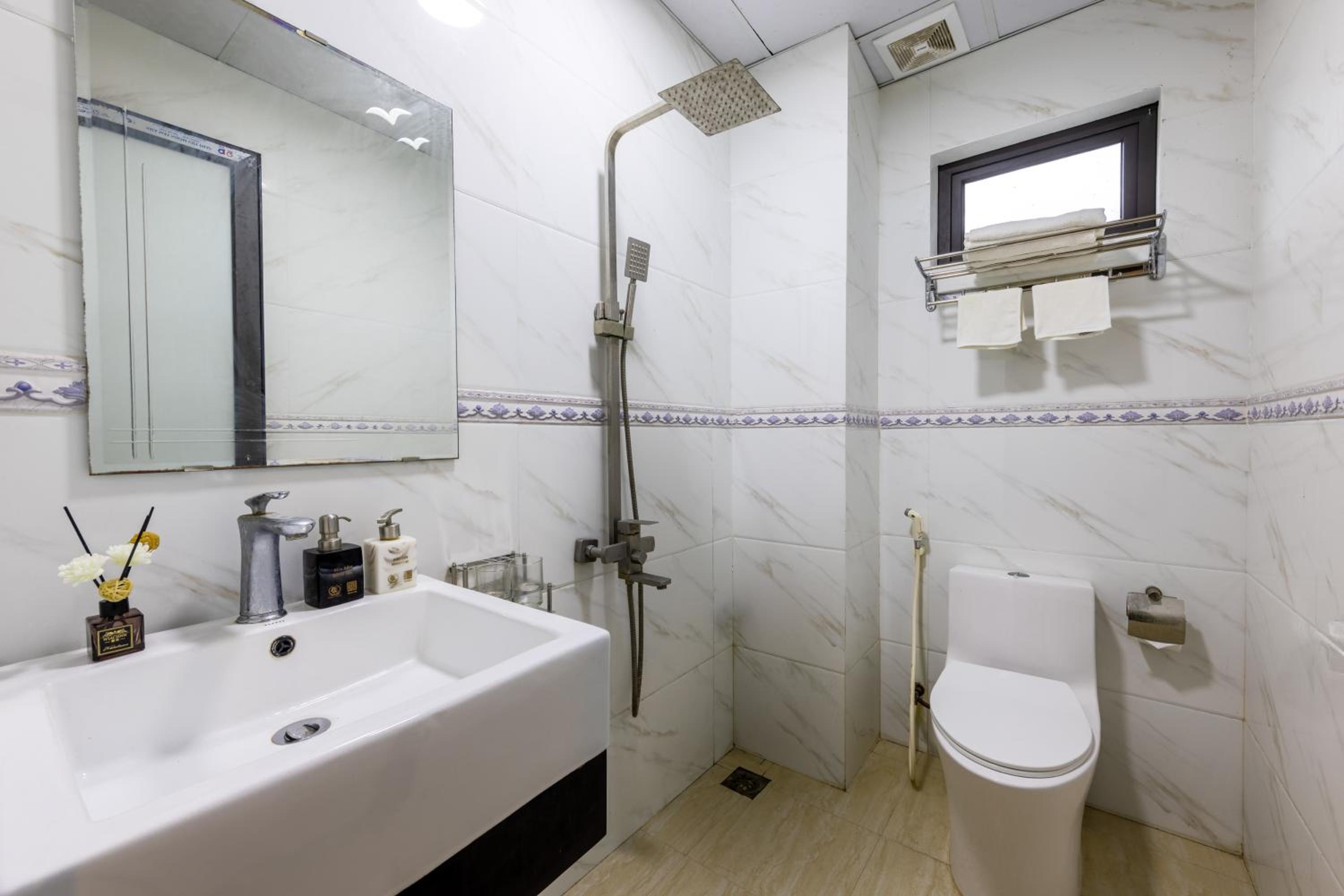 Standard King Room photo 2