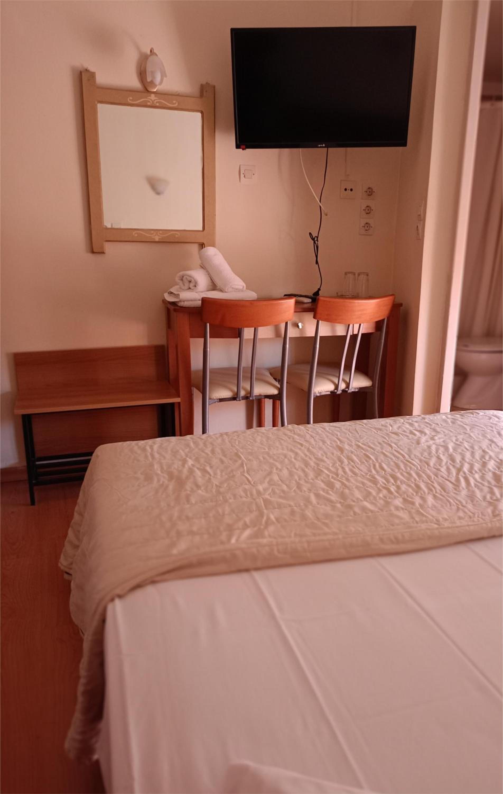 Economy Double Room photo 3