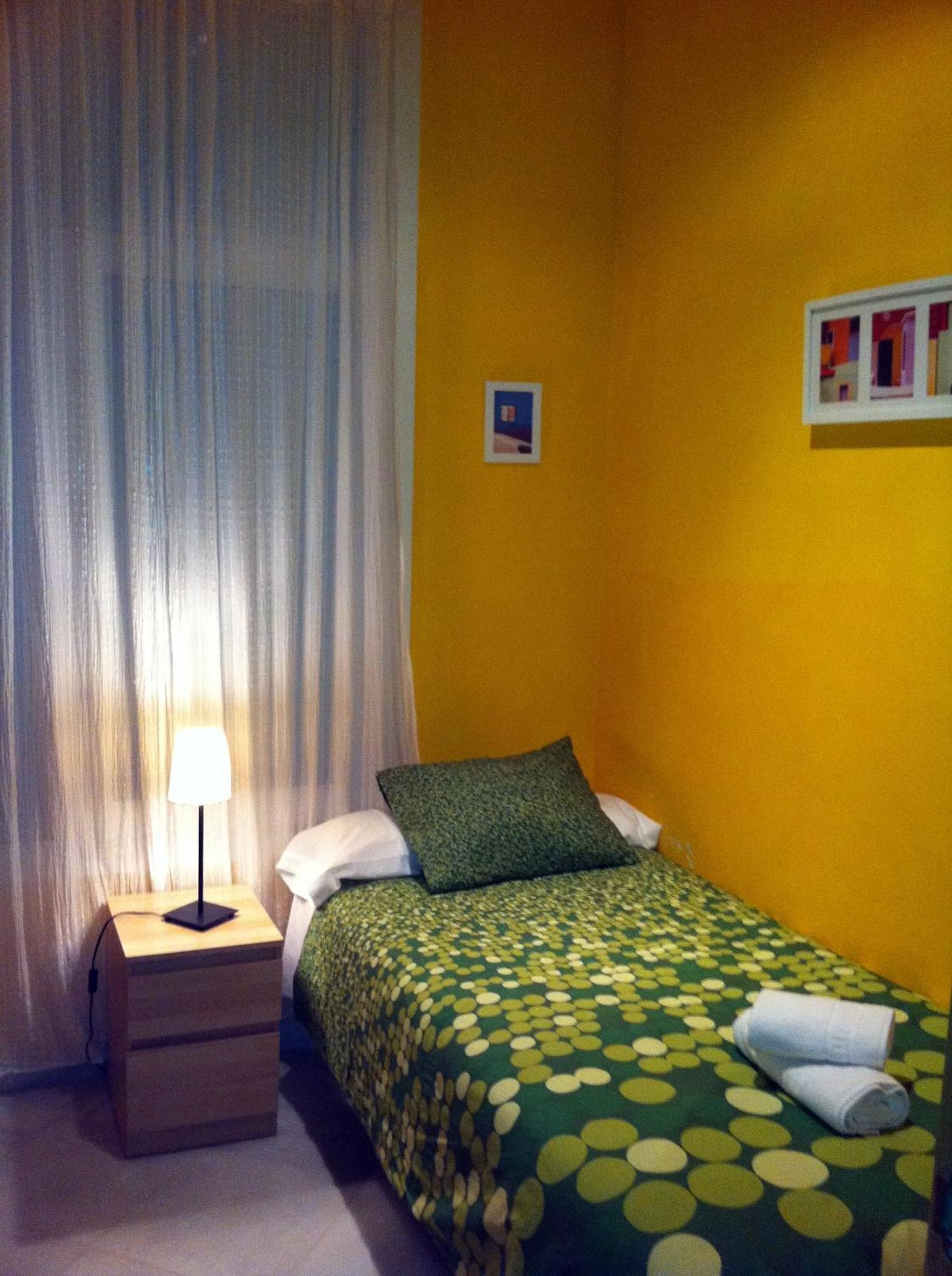 Apartamento con una habitación individual y una habitación doble