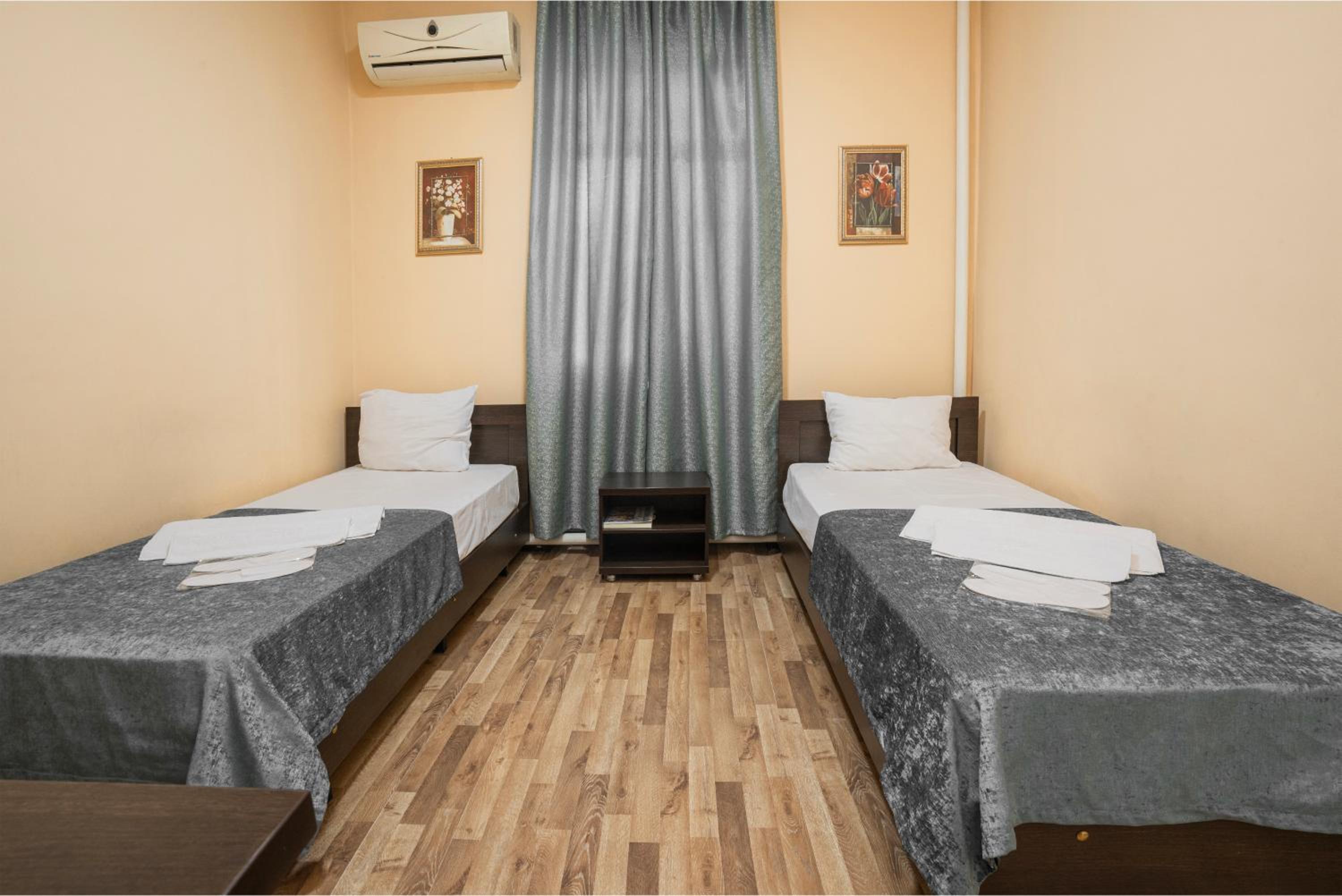 Twin Room - Photo 2
