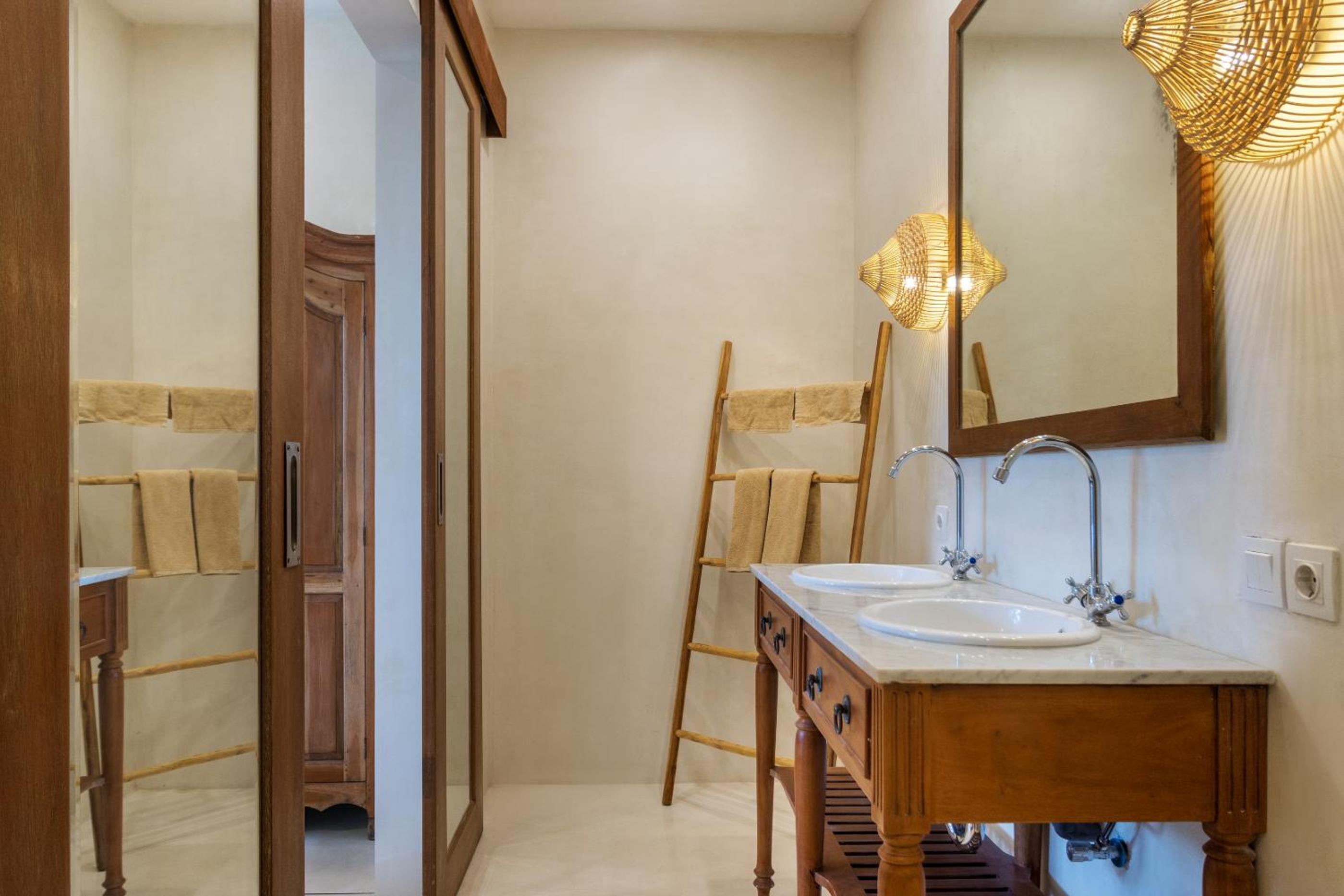 Standard Suite - Photo 2