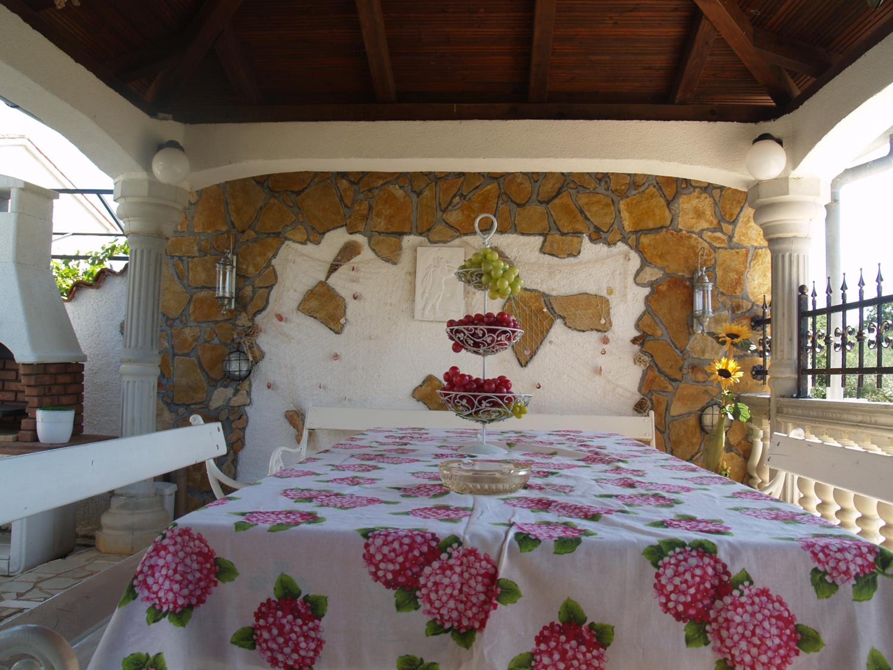 One-Bedroom Apartment with Terrace - Photo 4