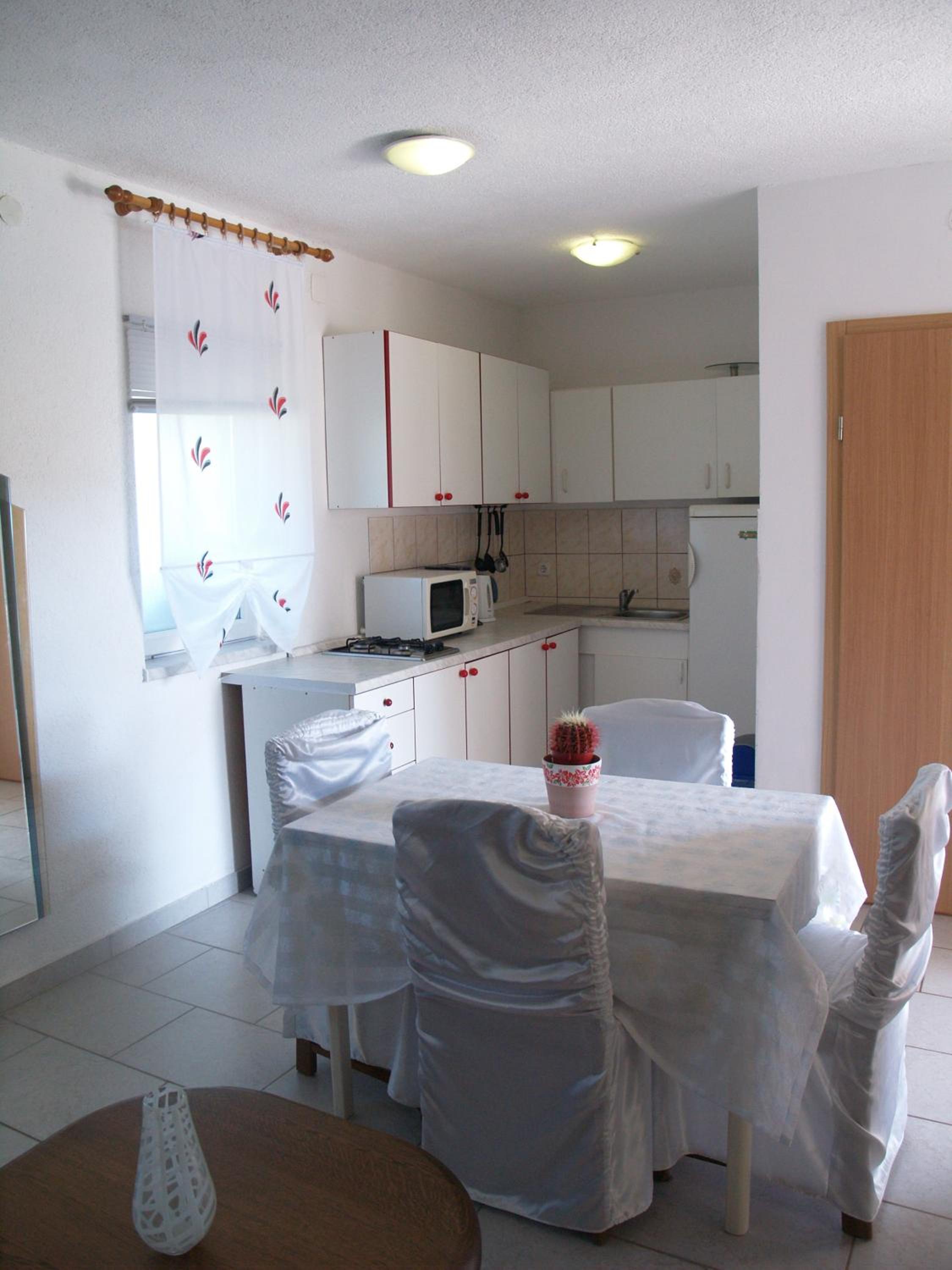 One-Bedroom Apartment with Terrace - Photo 2