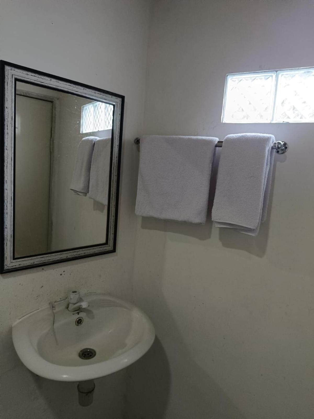 Family Room with Private Bathroom photo 3