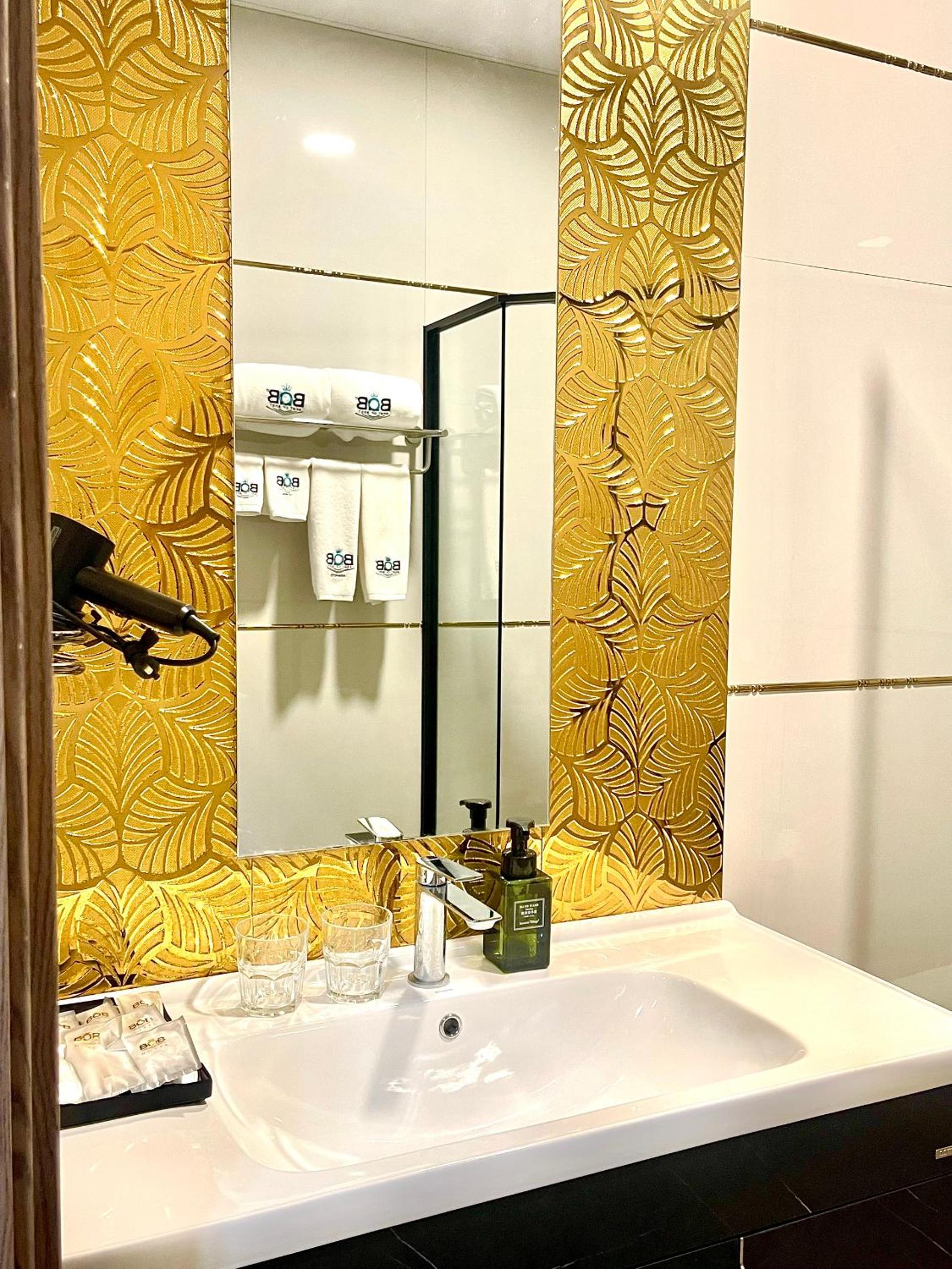 Twin Room - Photo 18