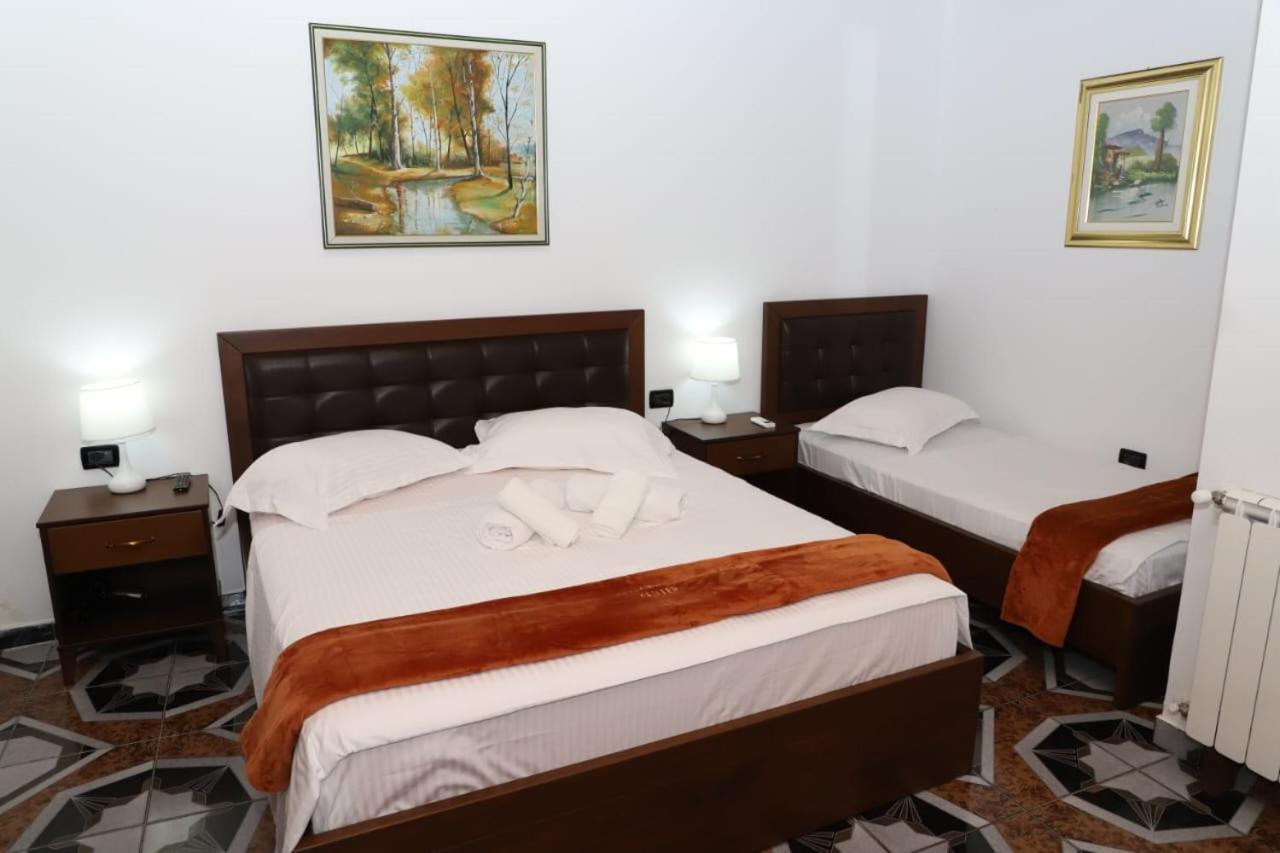 Deluxe Double Room (2 Adults + 1 Child)