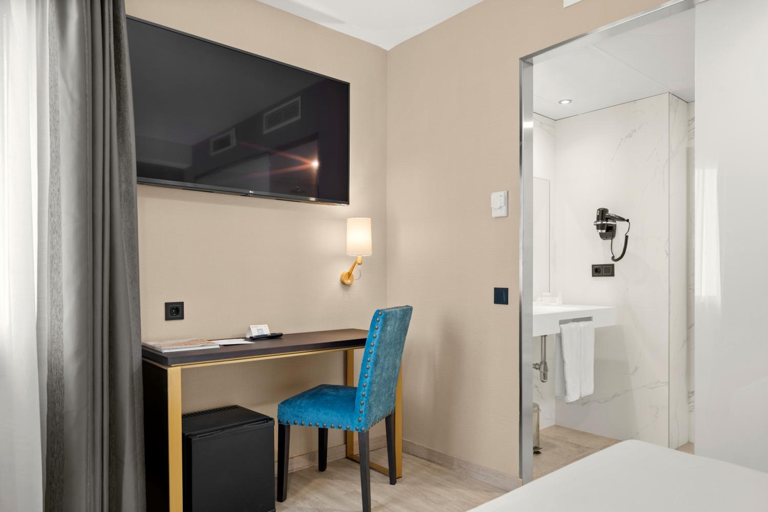 Economy Room - Photo 7
