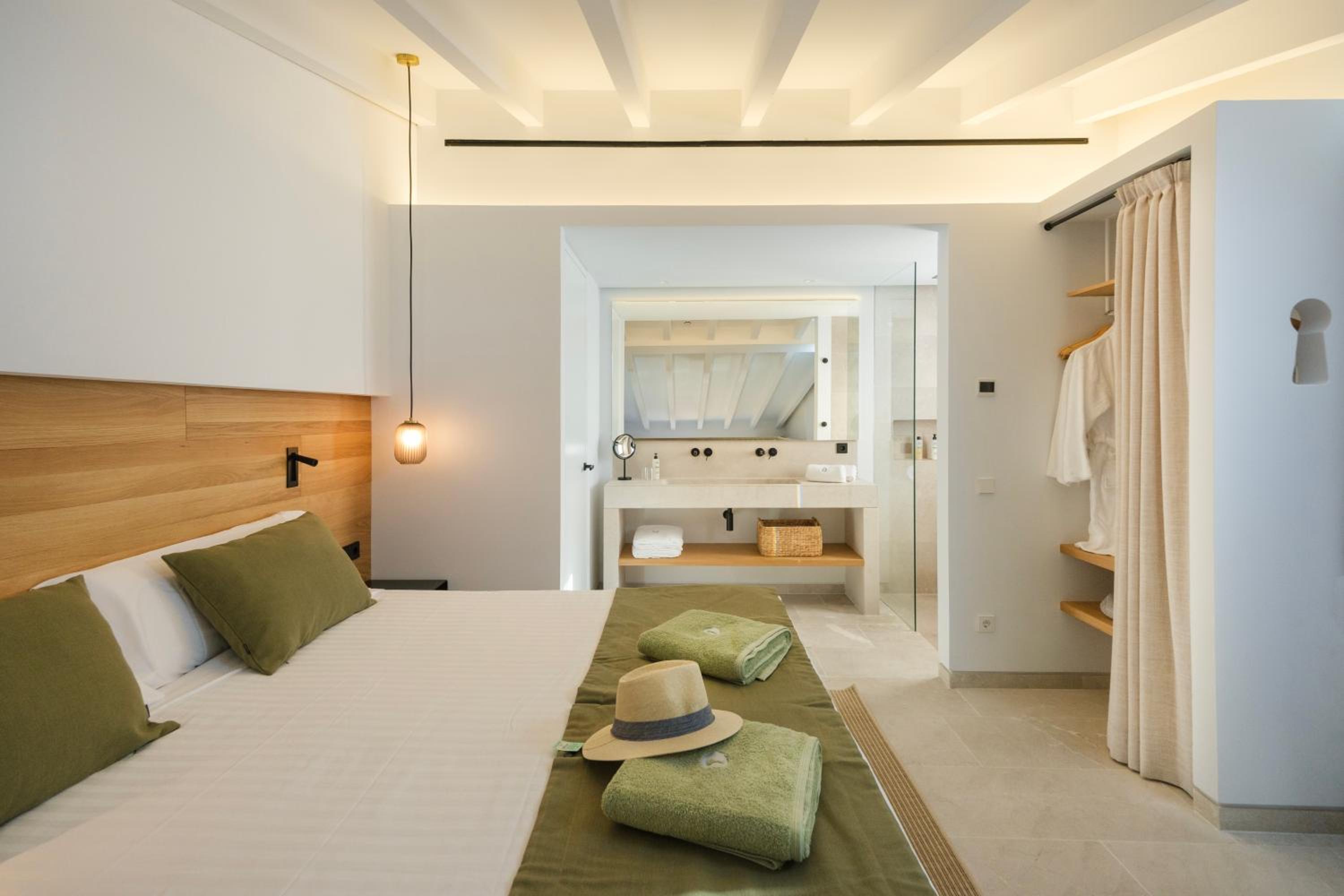Deluxe Junior Suite - Photo 5