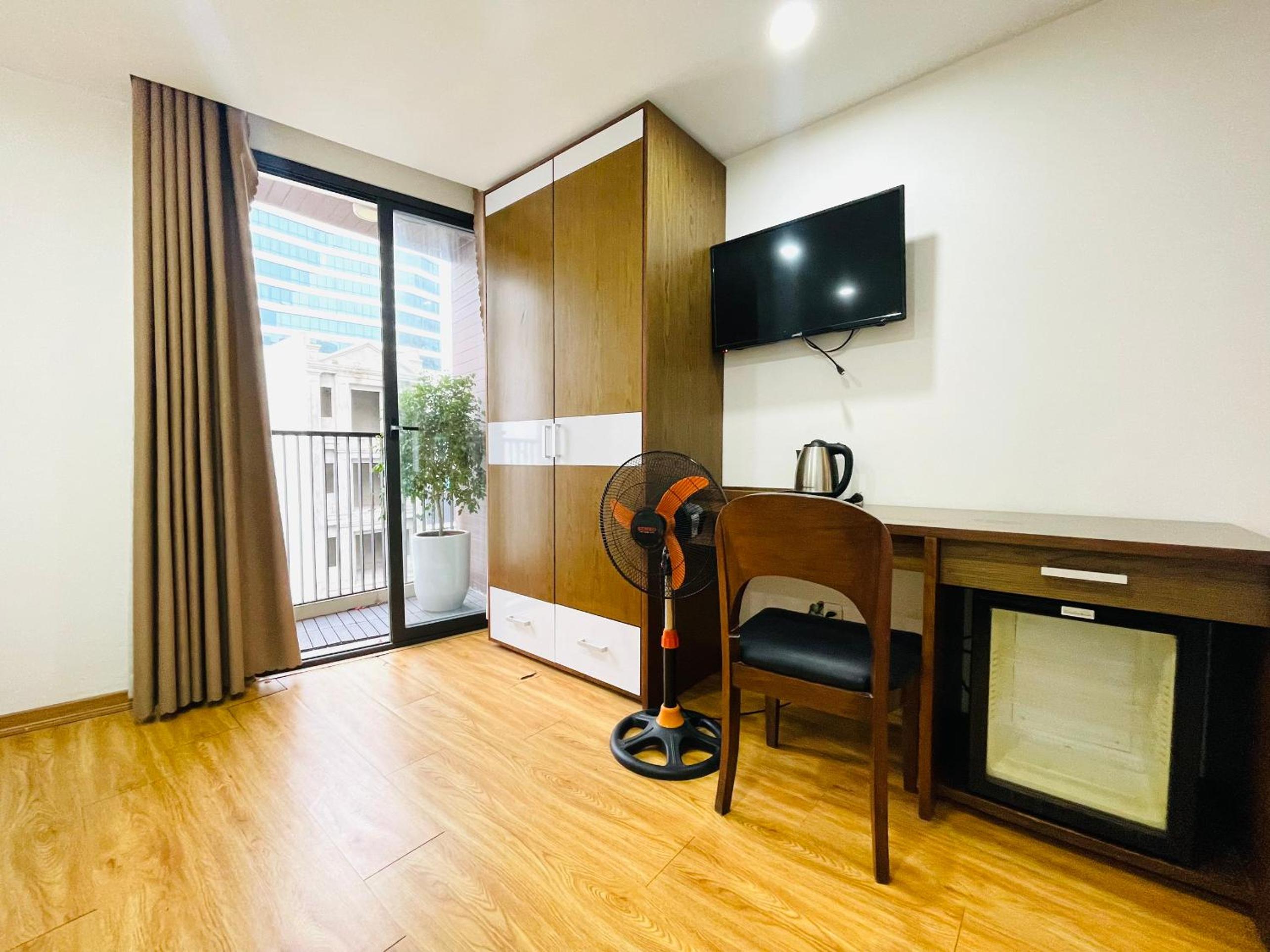 Twin Room with Balcony - Photo 6