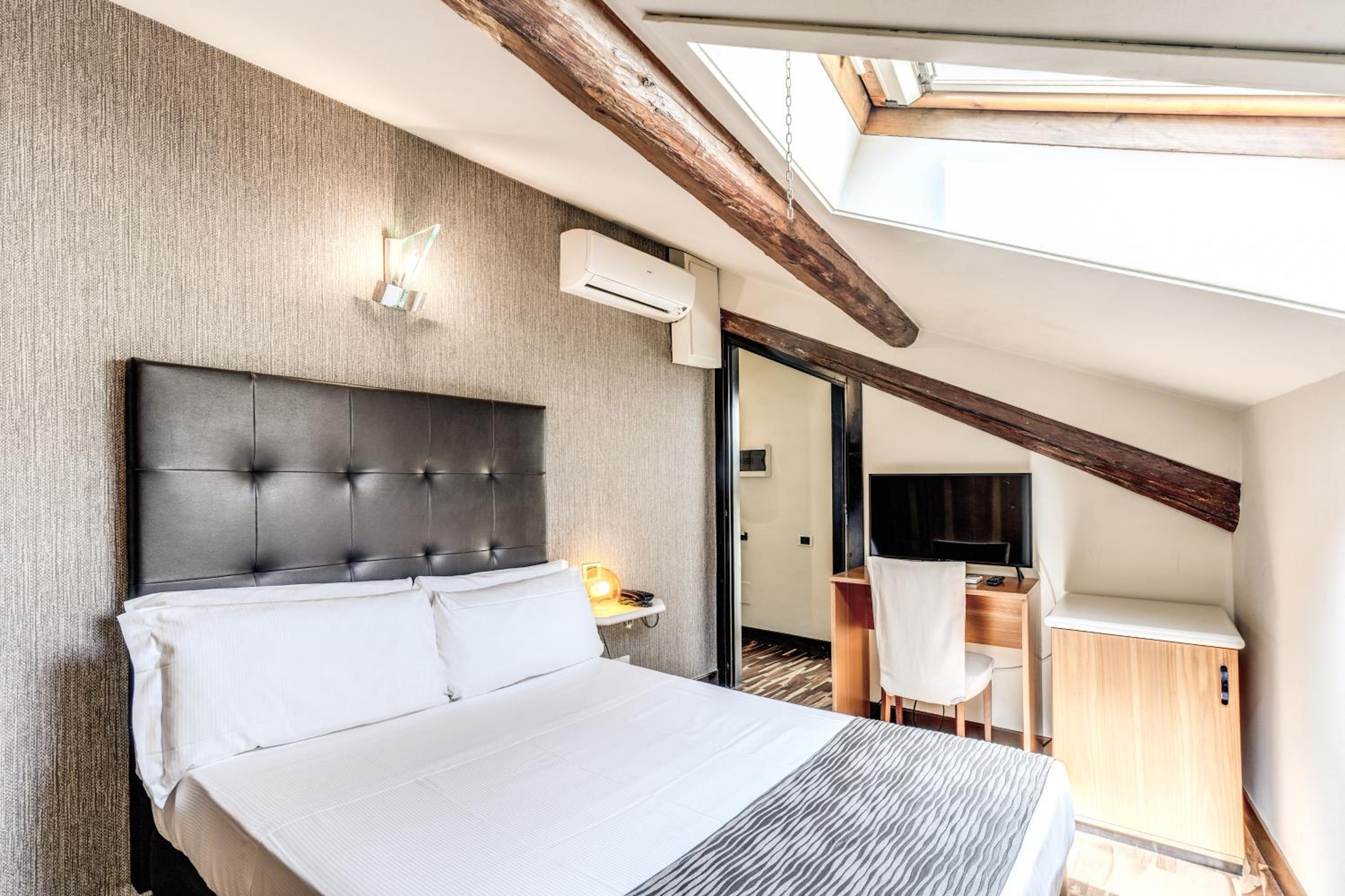 Double Room with Small Double Bed - Attic photo 2