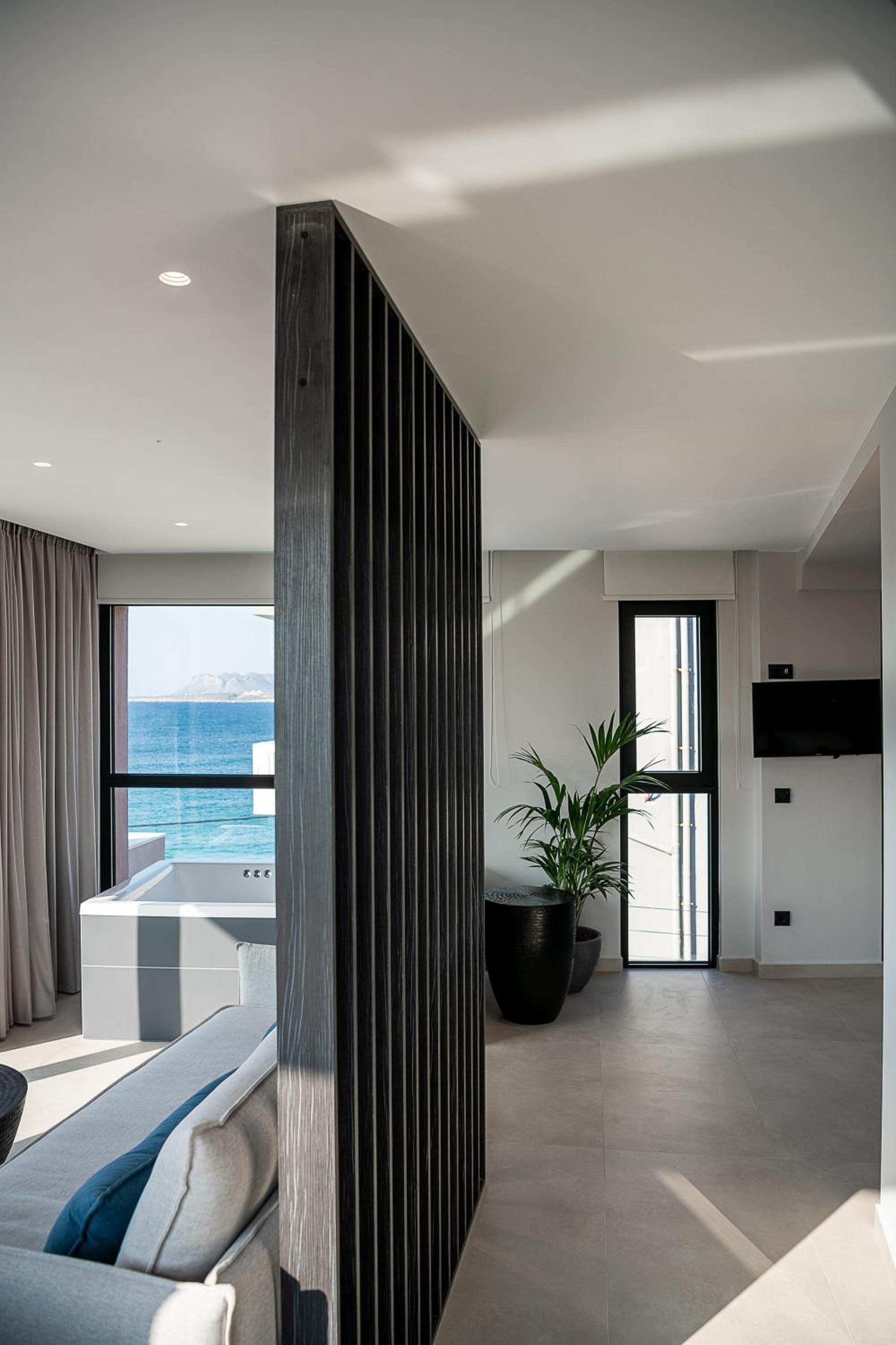 Superior Room with Spa Bath and Sea View with Balcony