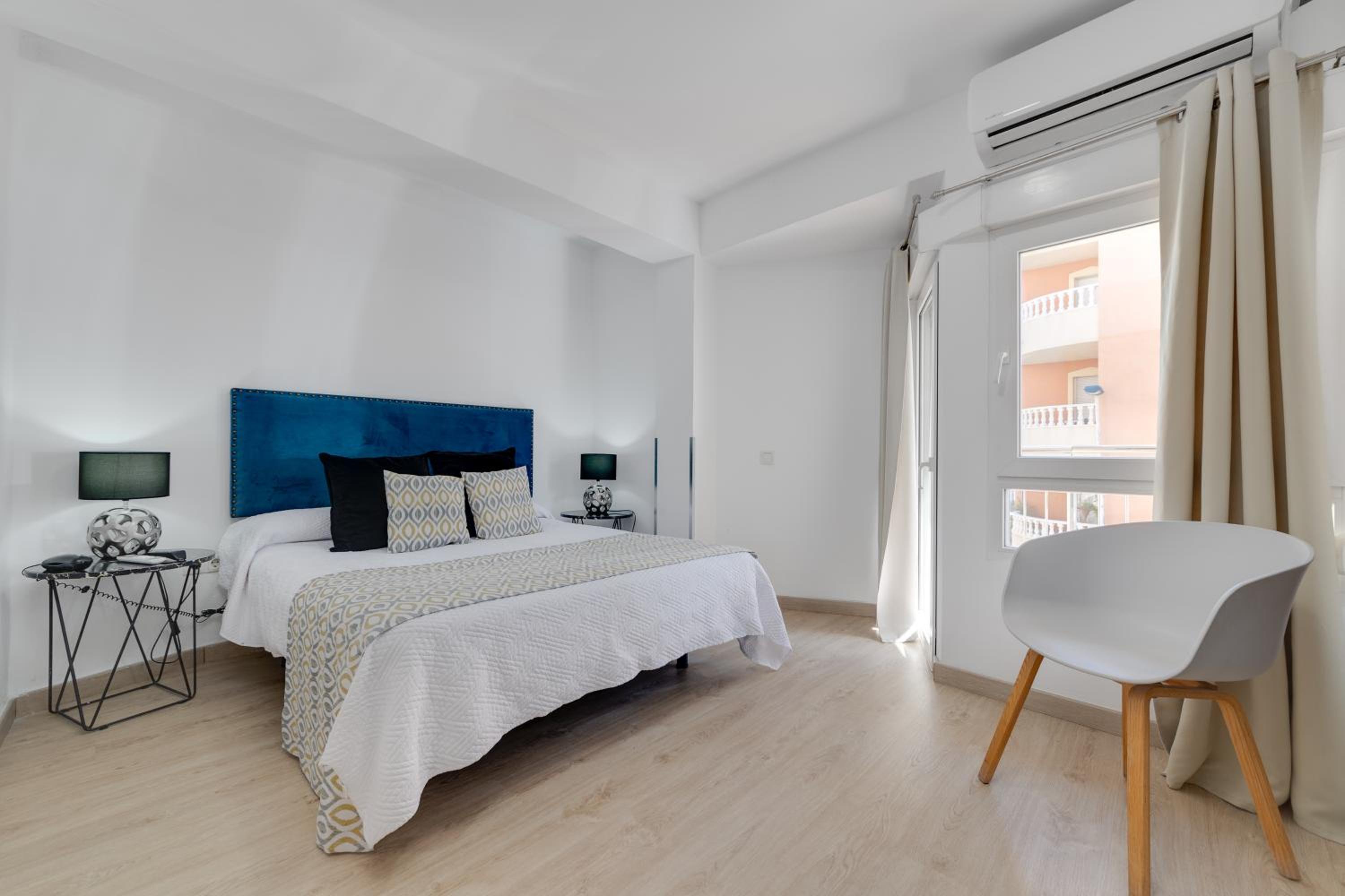 Double or Twin Room with Terrace - Photo 12
