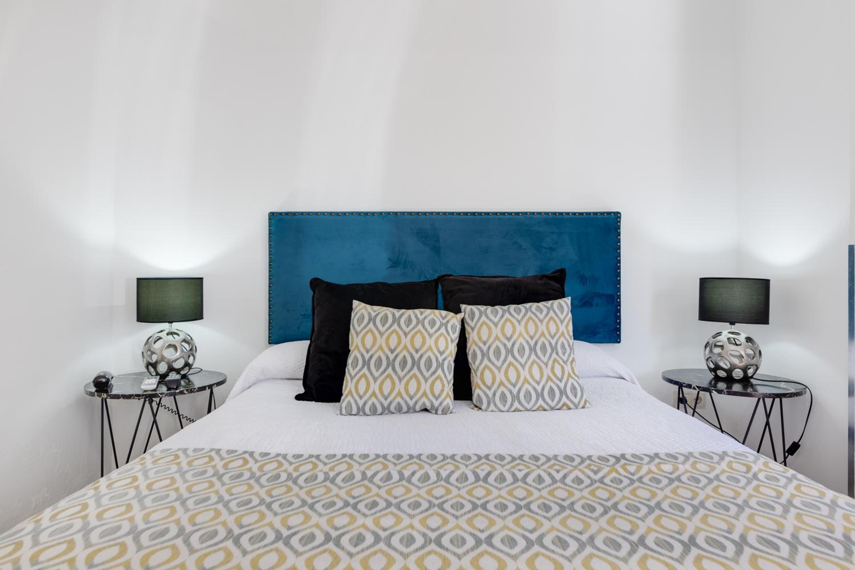 Double or Twin Room with Terrace - Photo 11