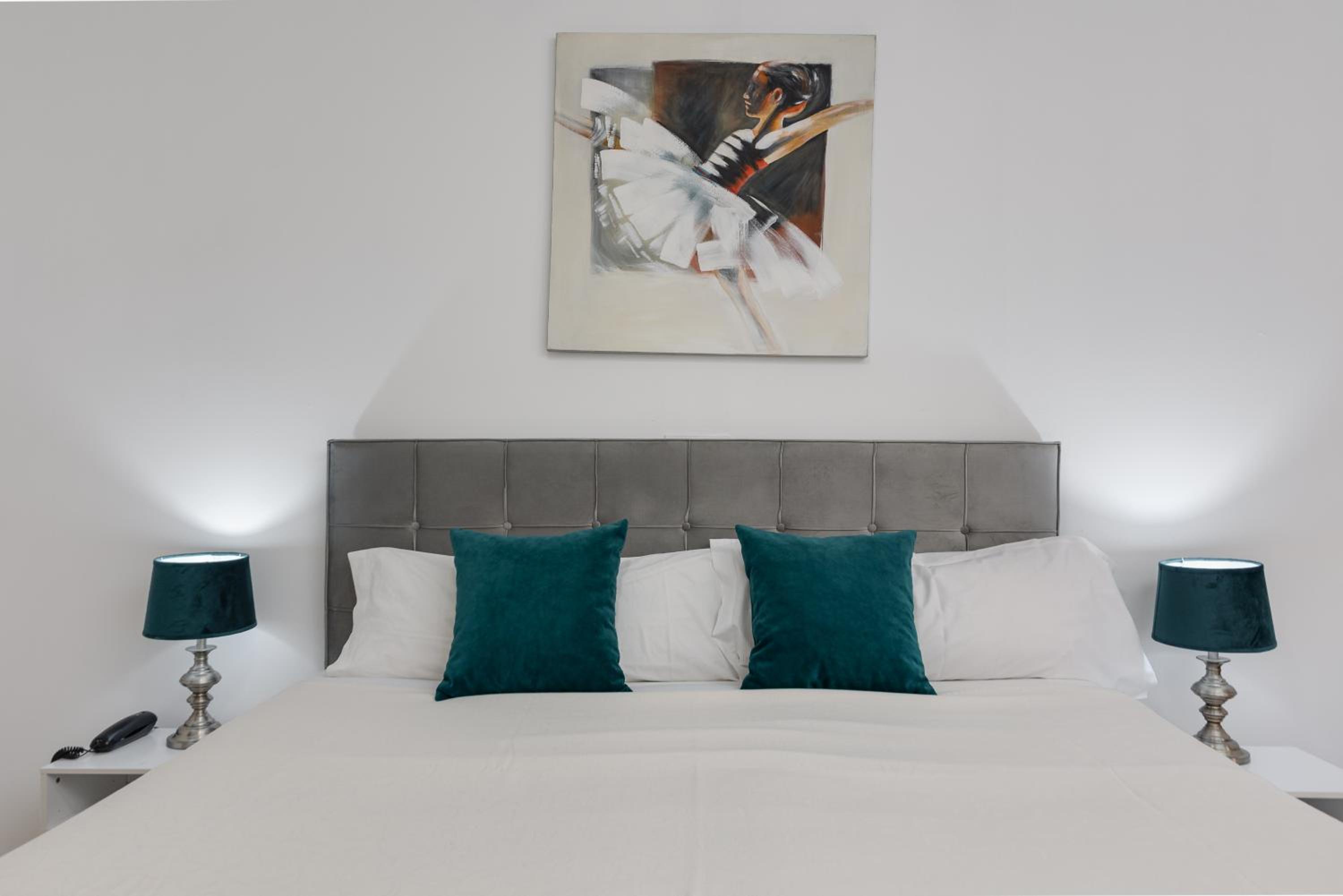 Double or Twin Room with Terrace - Photo 10