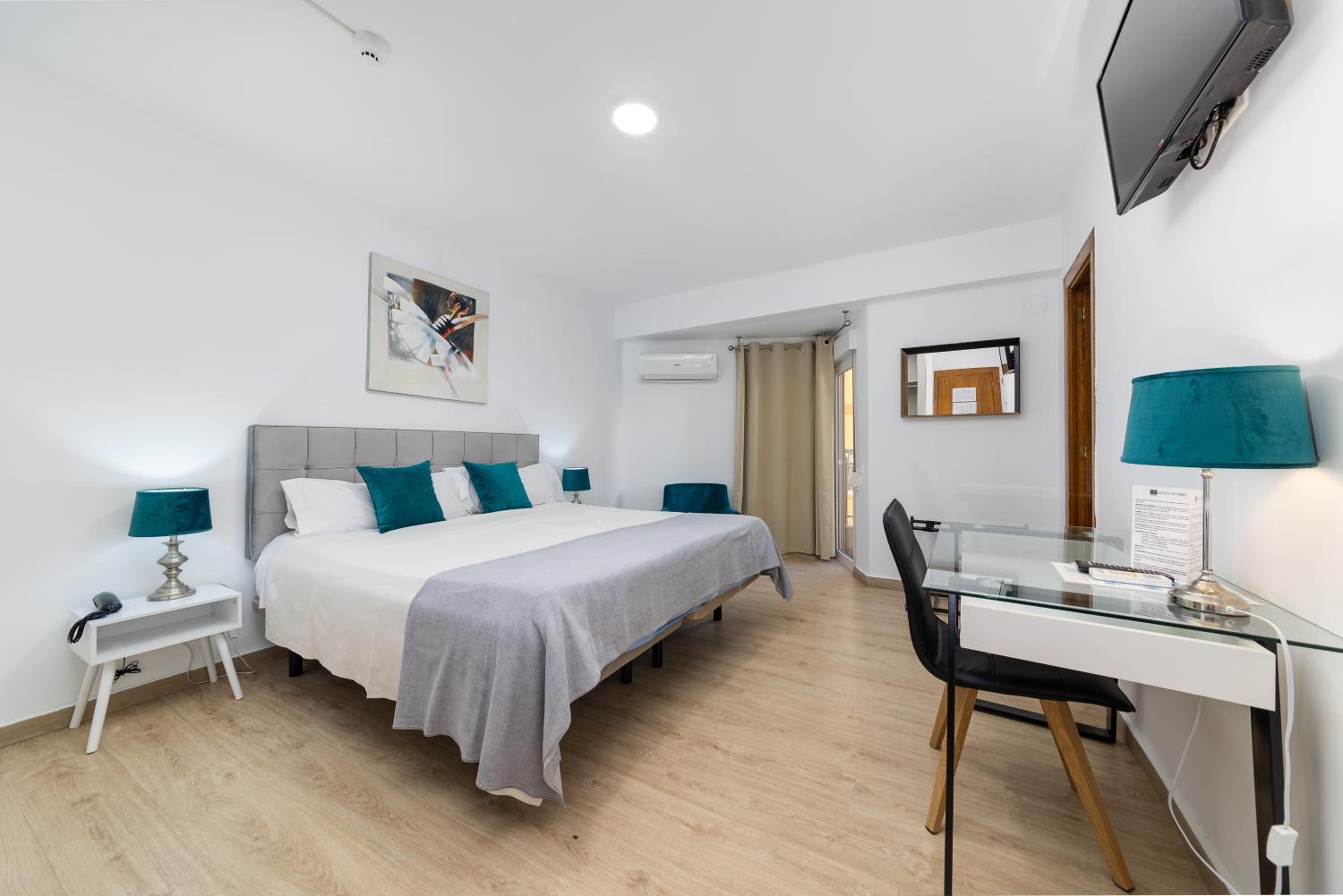 Double or Twin Room with Terrace - Photo 27