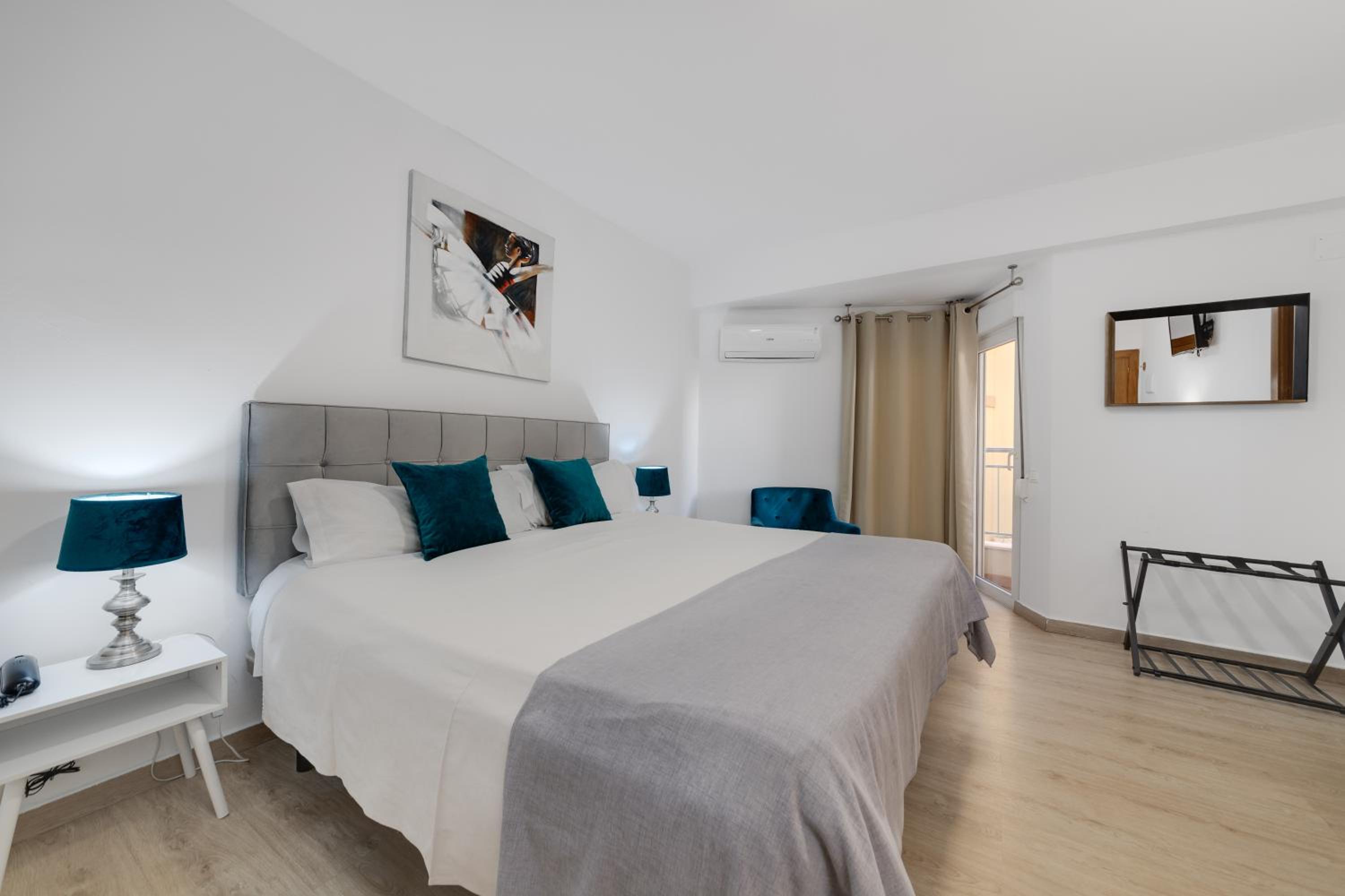 Double or Twin Room with Terrace - Photo 6