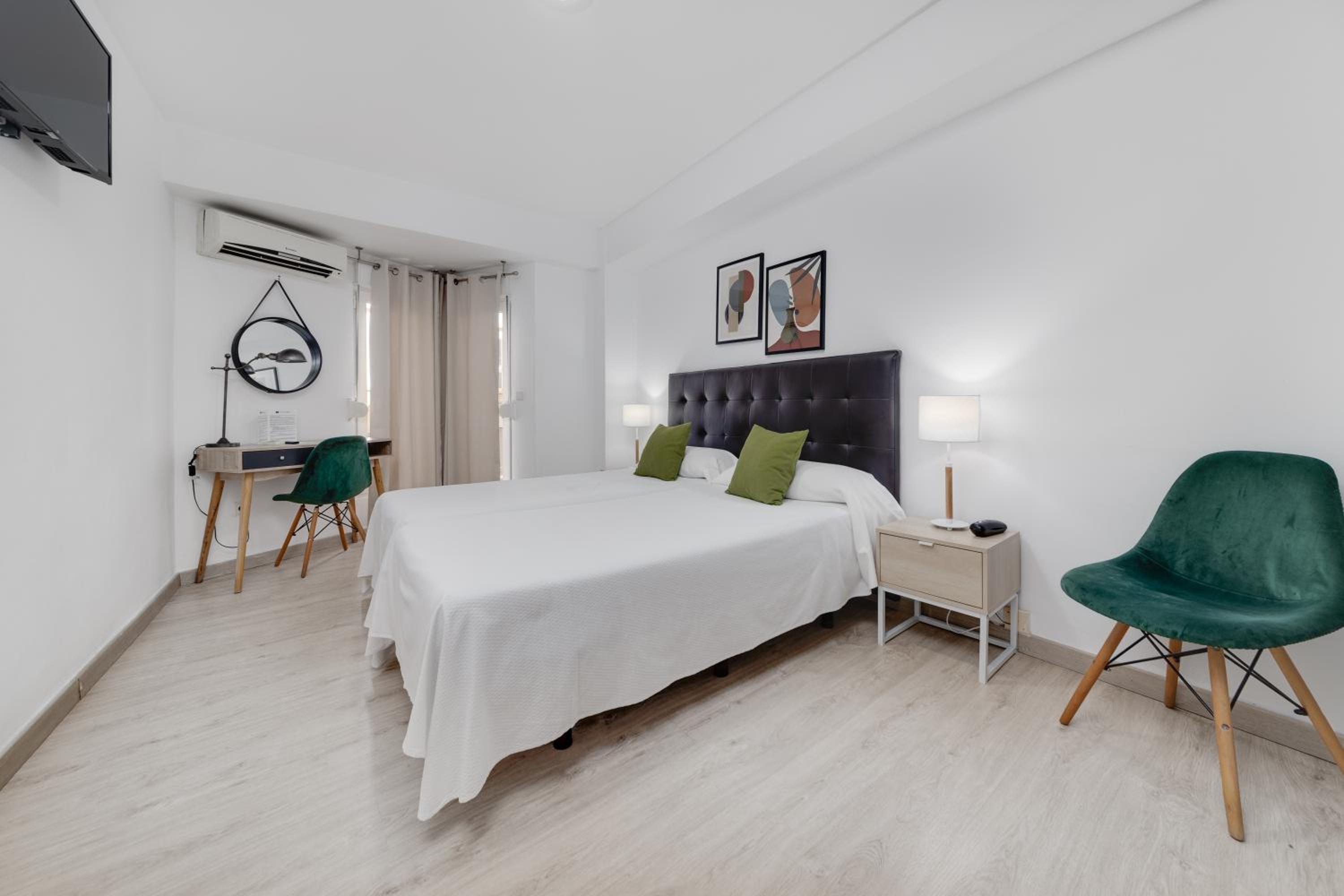 Double or Twin Room with Terrace - Photo 36