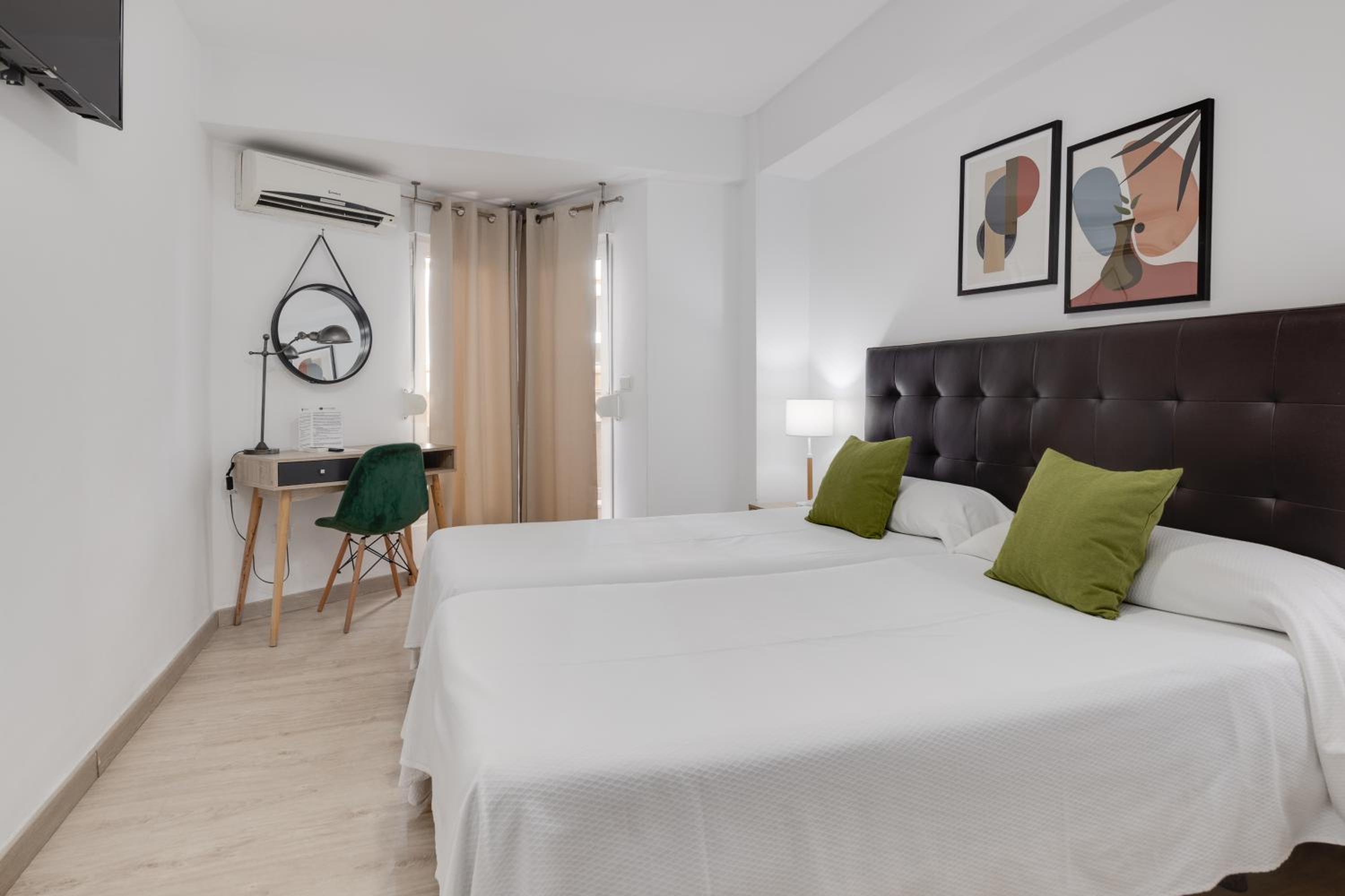 Double or Twin Room with Terrace - Photo 35