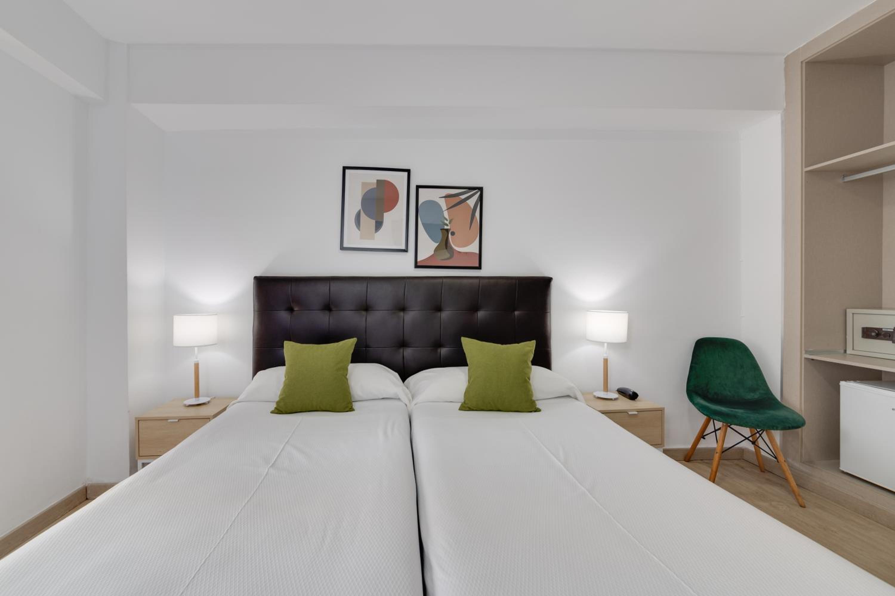 Double or Twin Room with Terrace - Photo 29