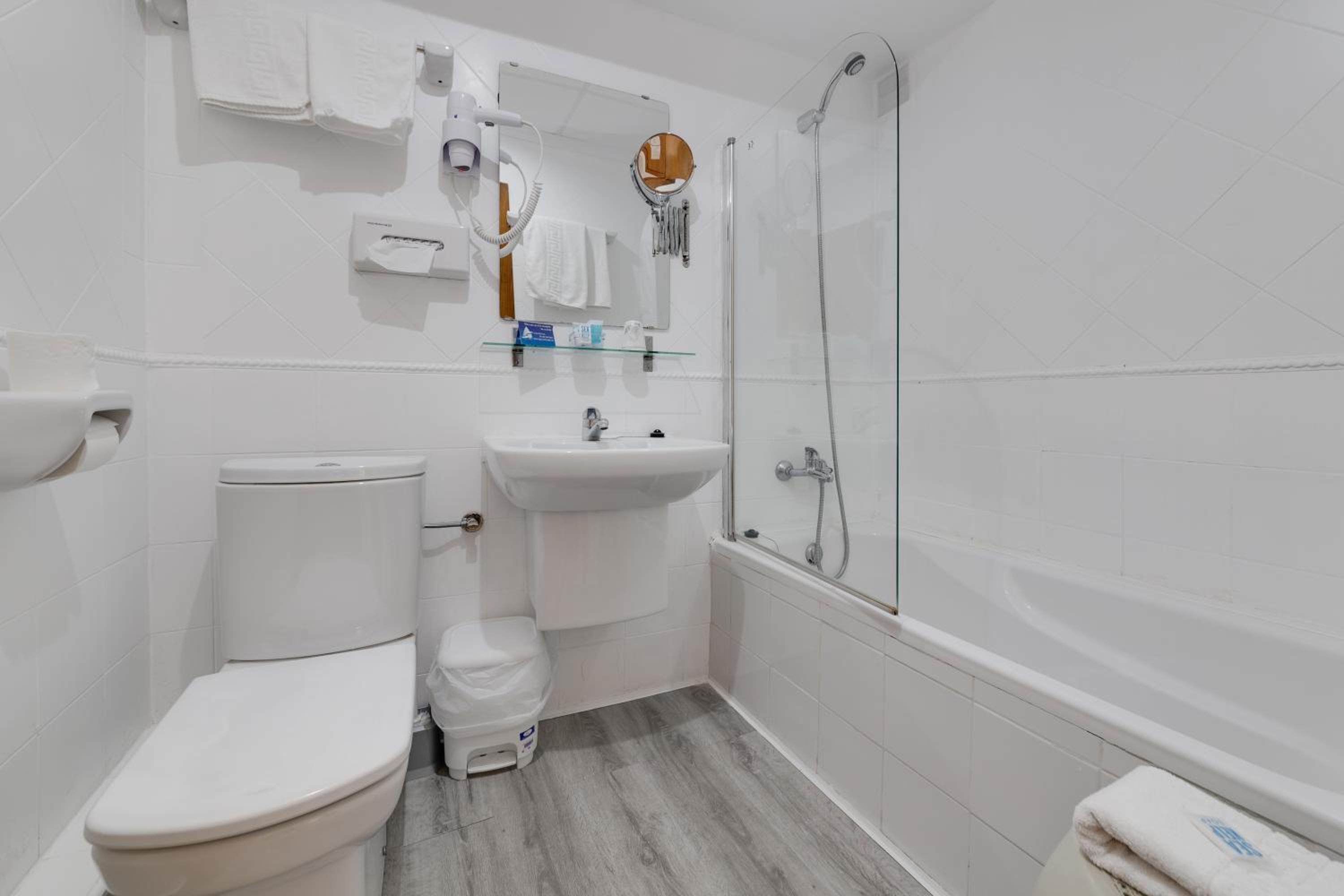 Double or Twin Room with Terrace - Photo 28