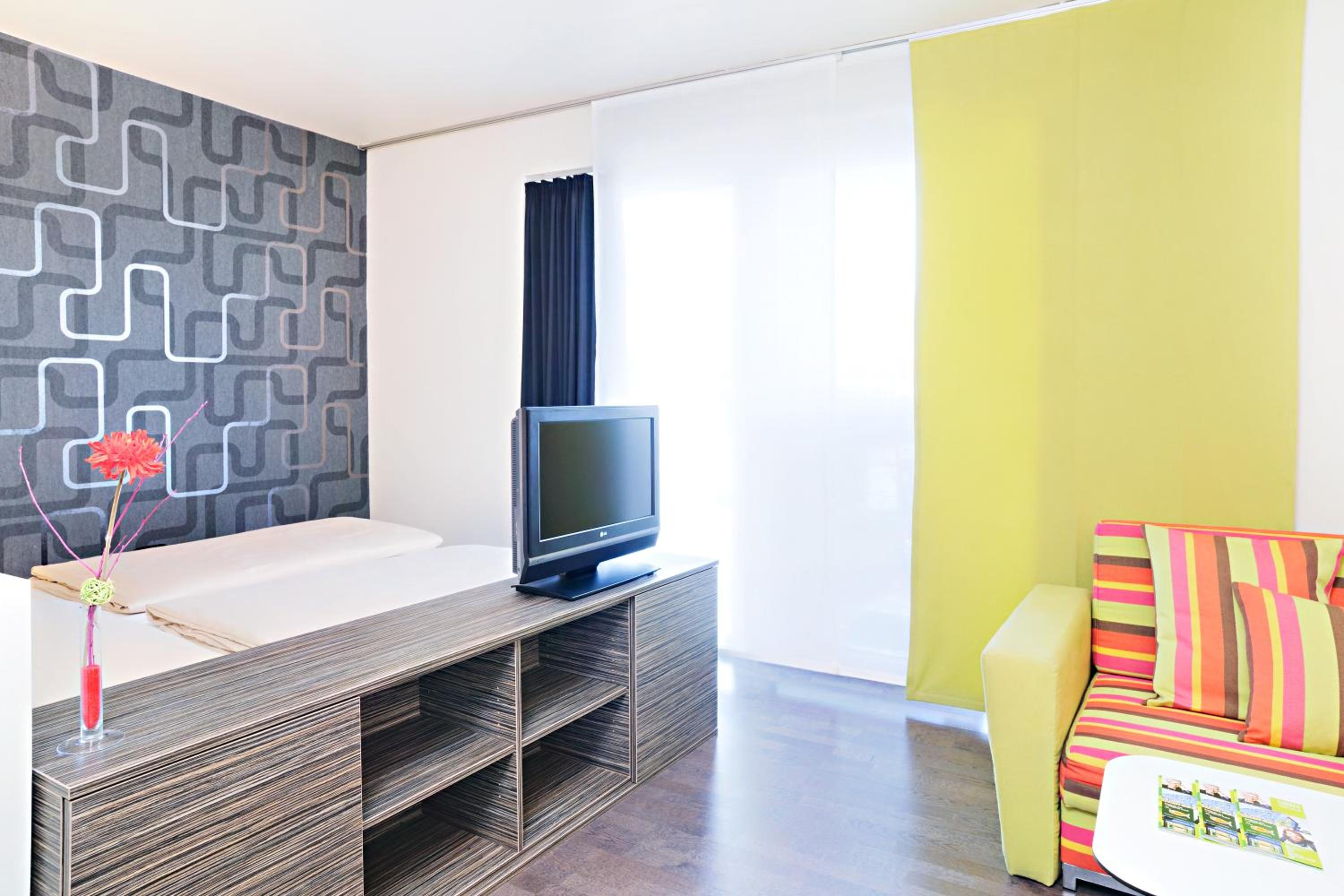 Studio with Queensize Bed - Photo 10
