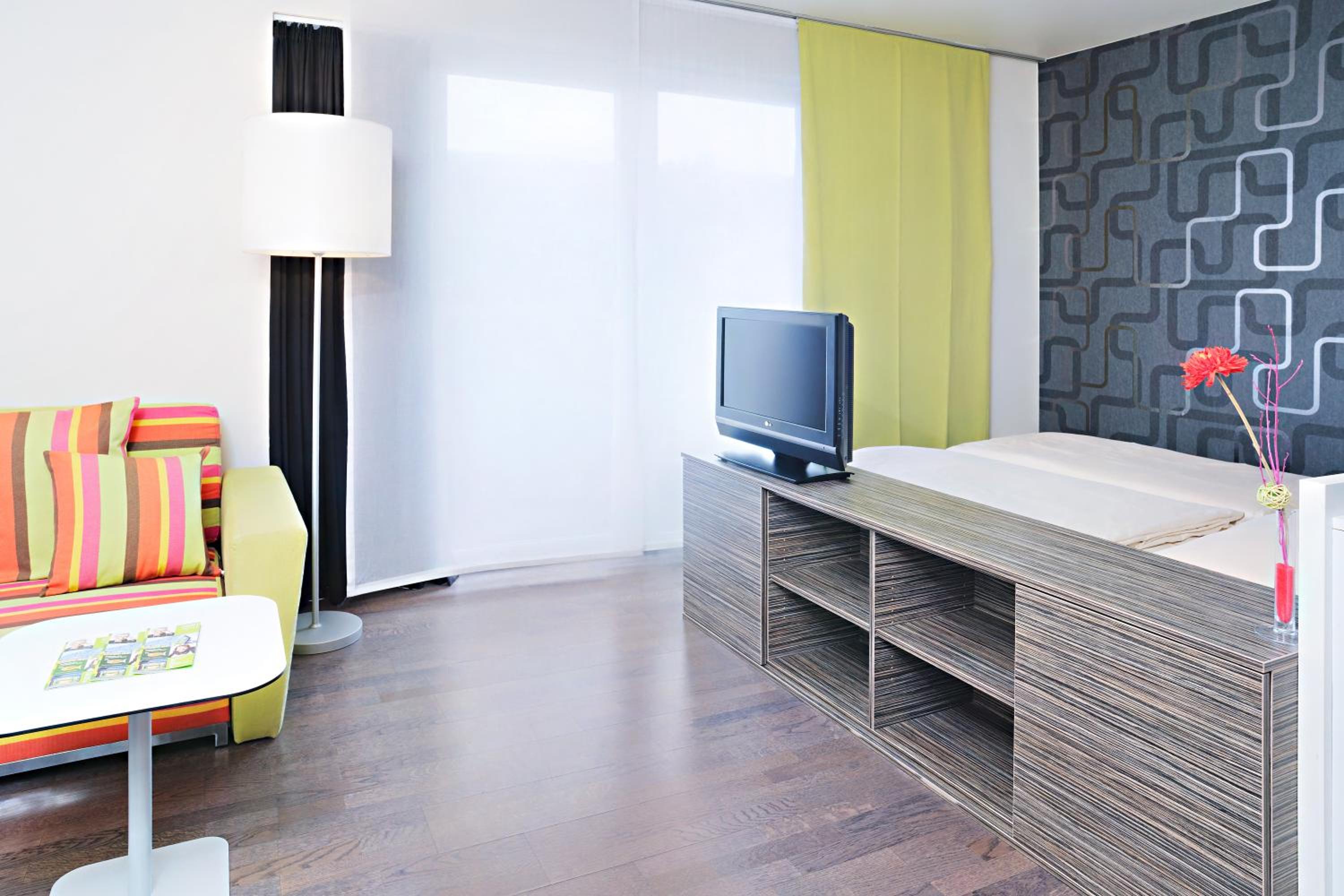 Studio with Queensize Bed - Photo 3