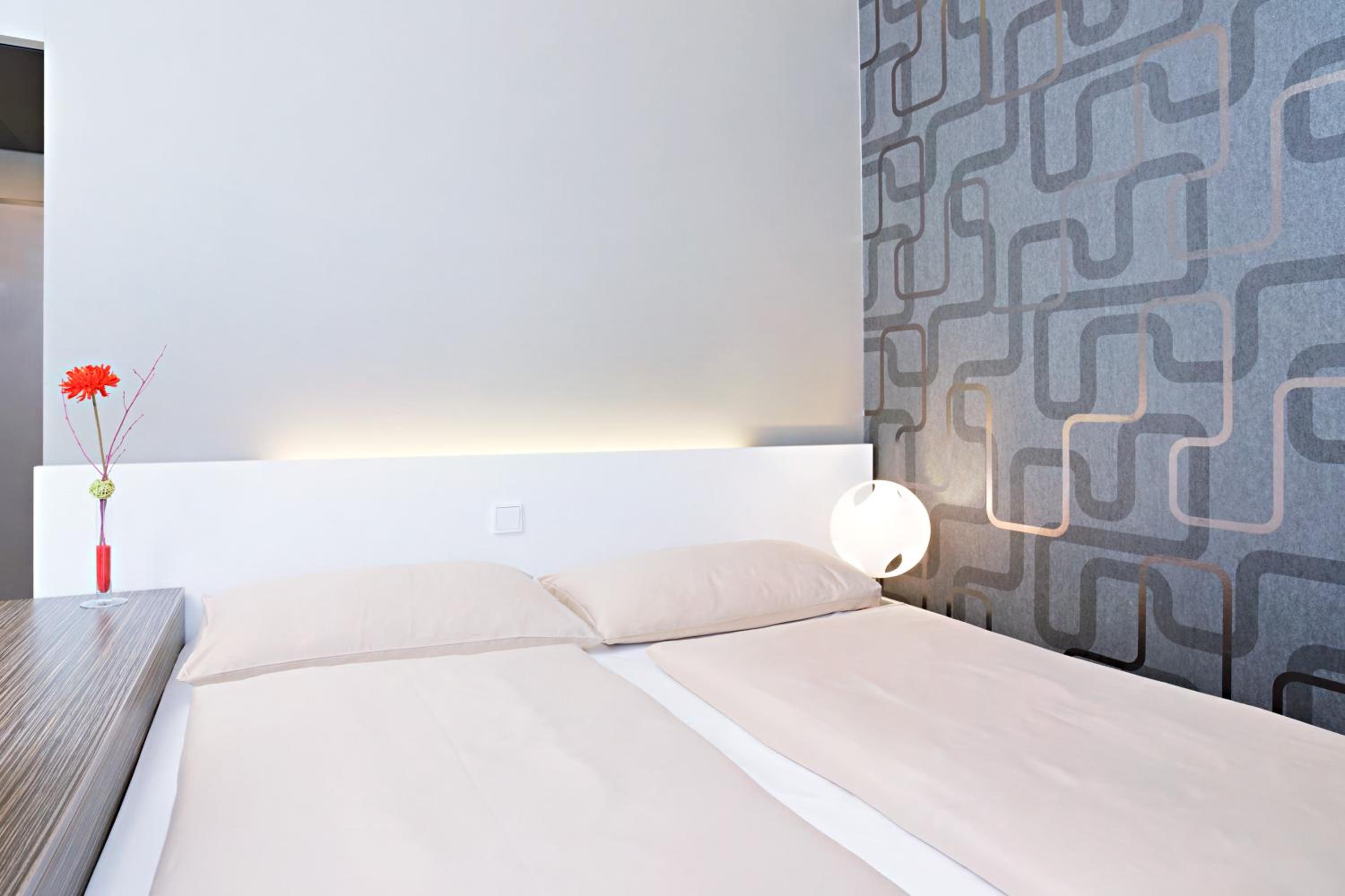 Studio with Queensize Bed - Photo 7