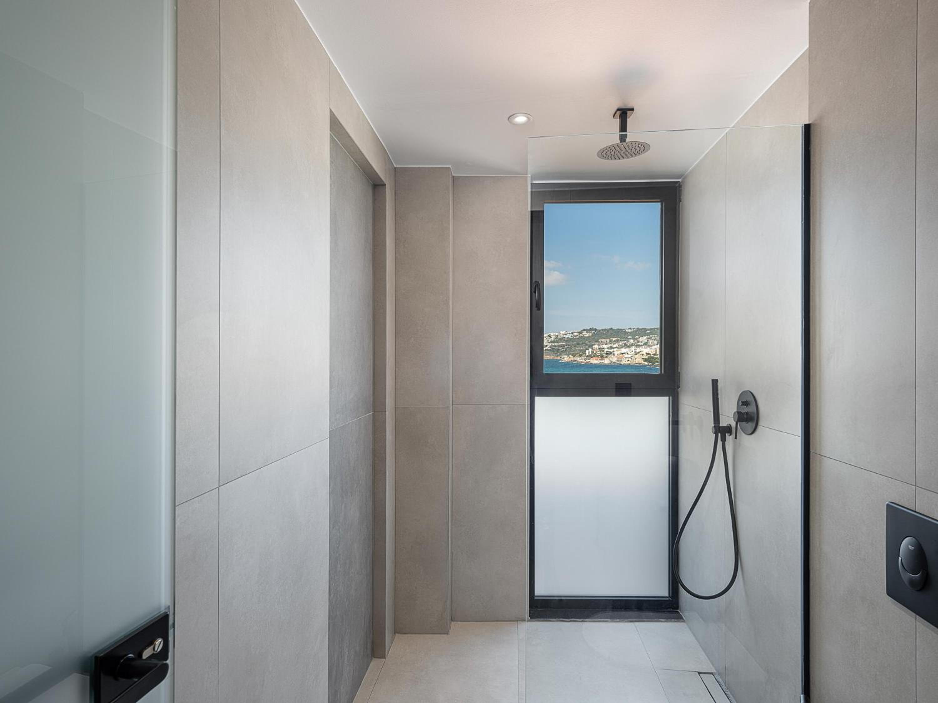 Deluxe Triple Room with Sea View - Photo 18