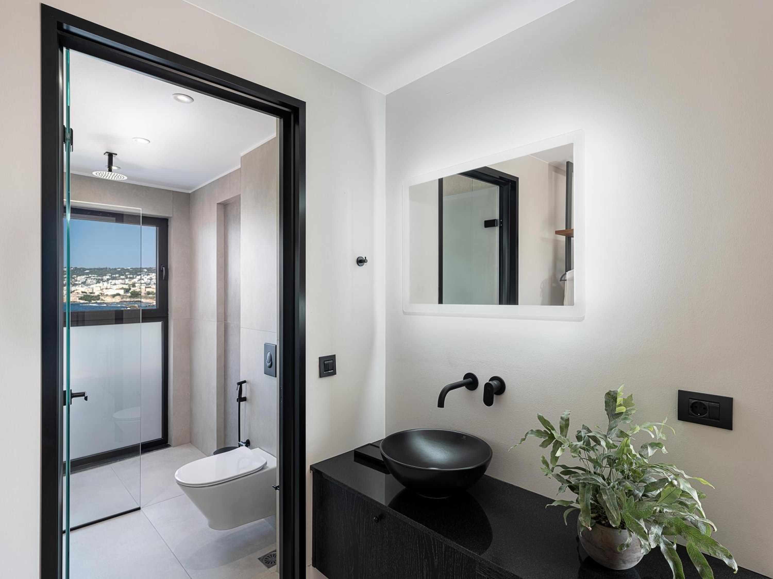 Deluxe Triple Room with Sea View - Photo 17