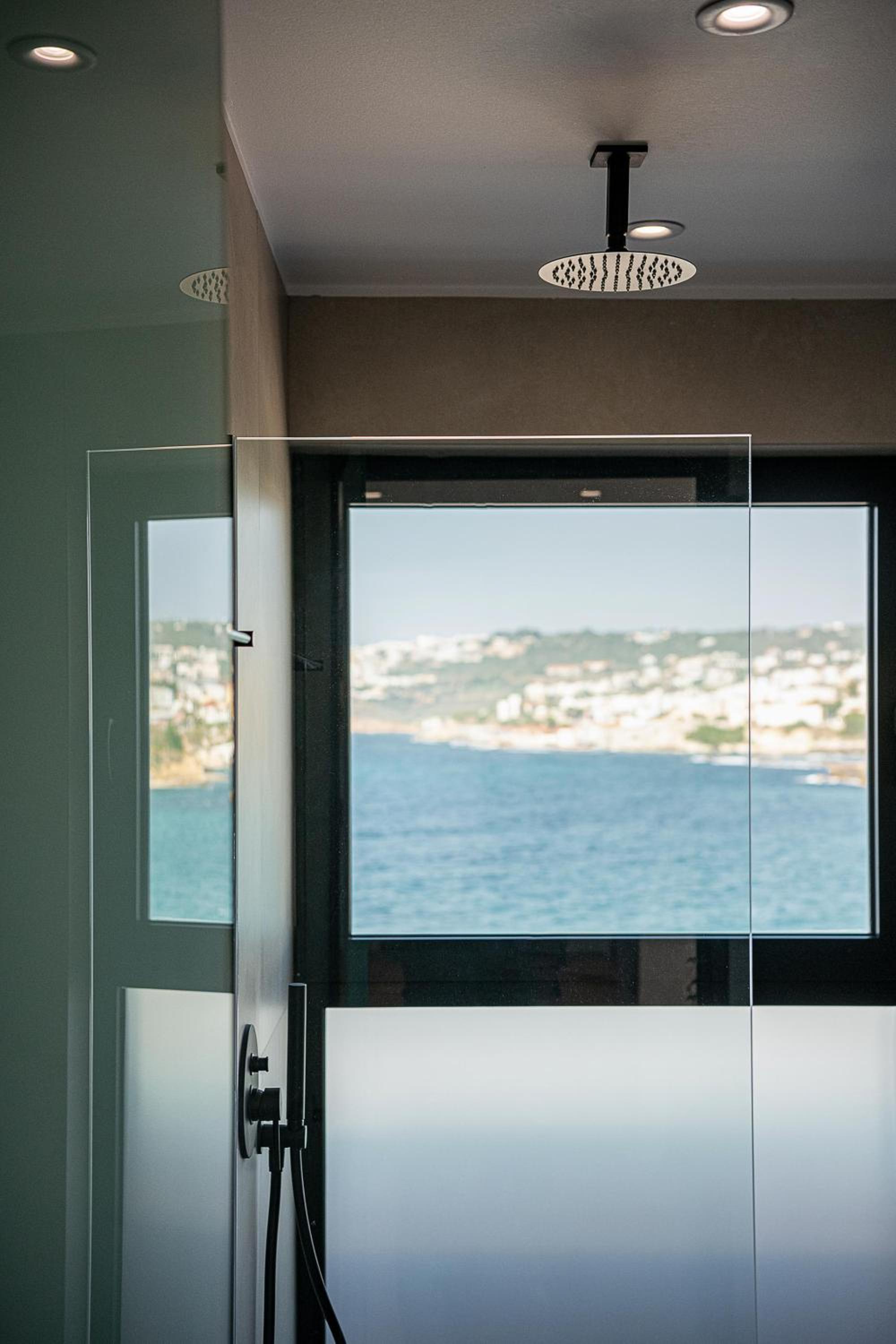 Deluxe Triple Room with Sea View - Photo 19