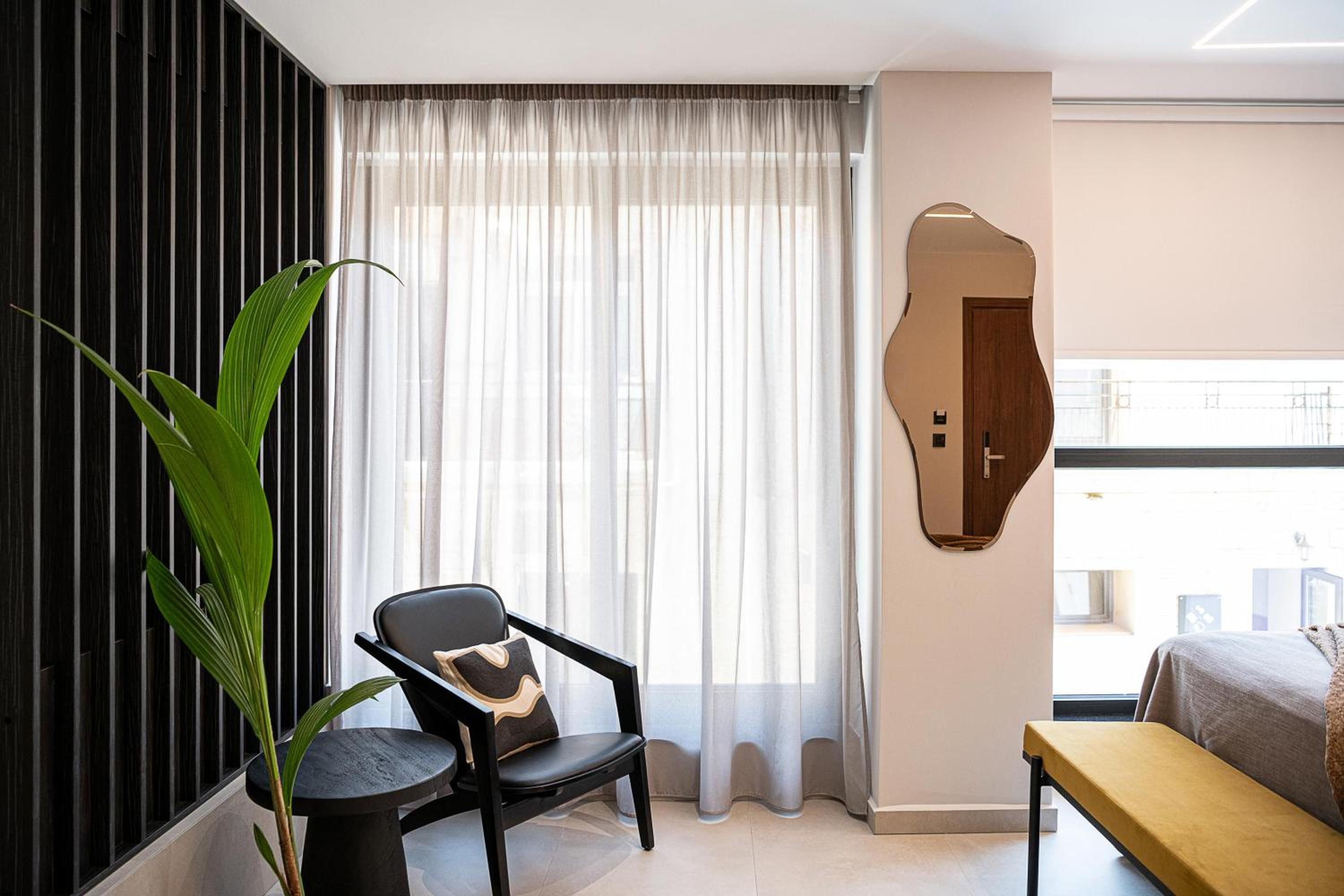 Double Room with Spa Bath - Photo 15