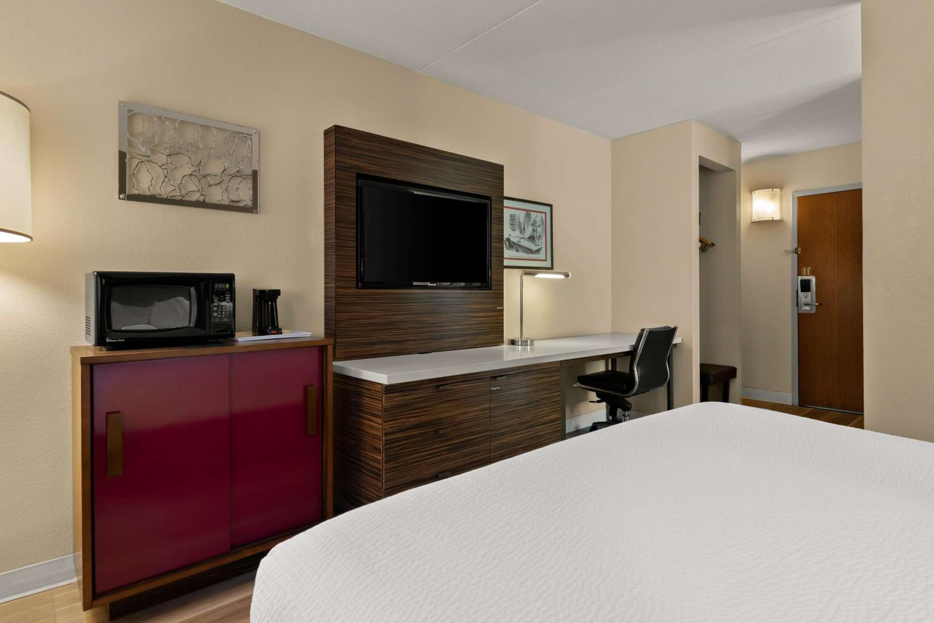 King Room - Non-Smoking - Photo 1