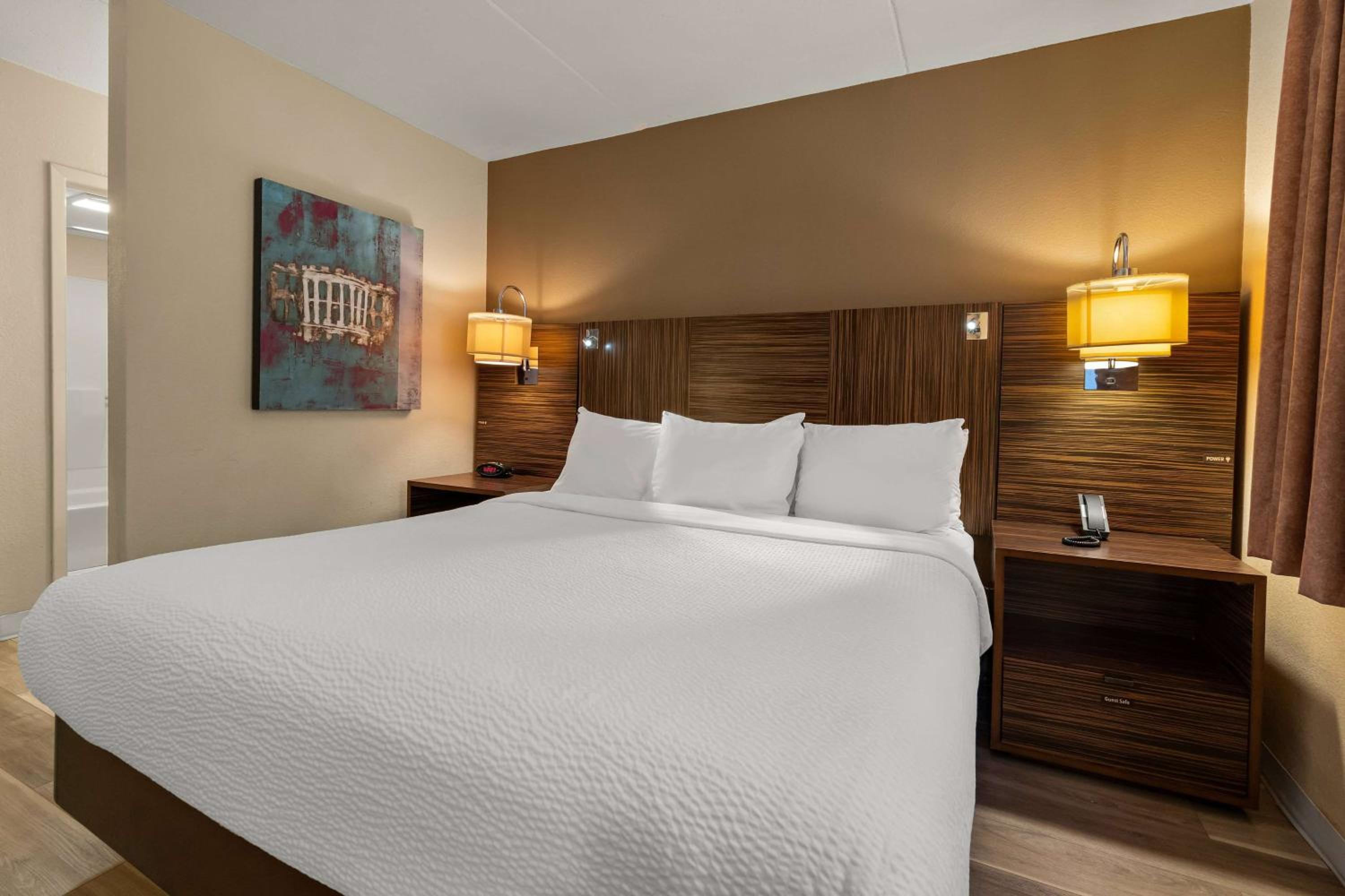 King Room - Non-Smoking - Photo 4
