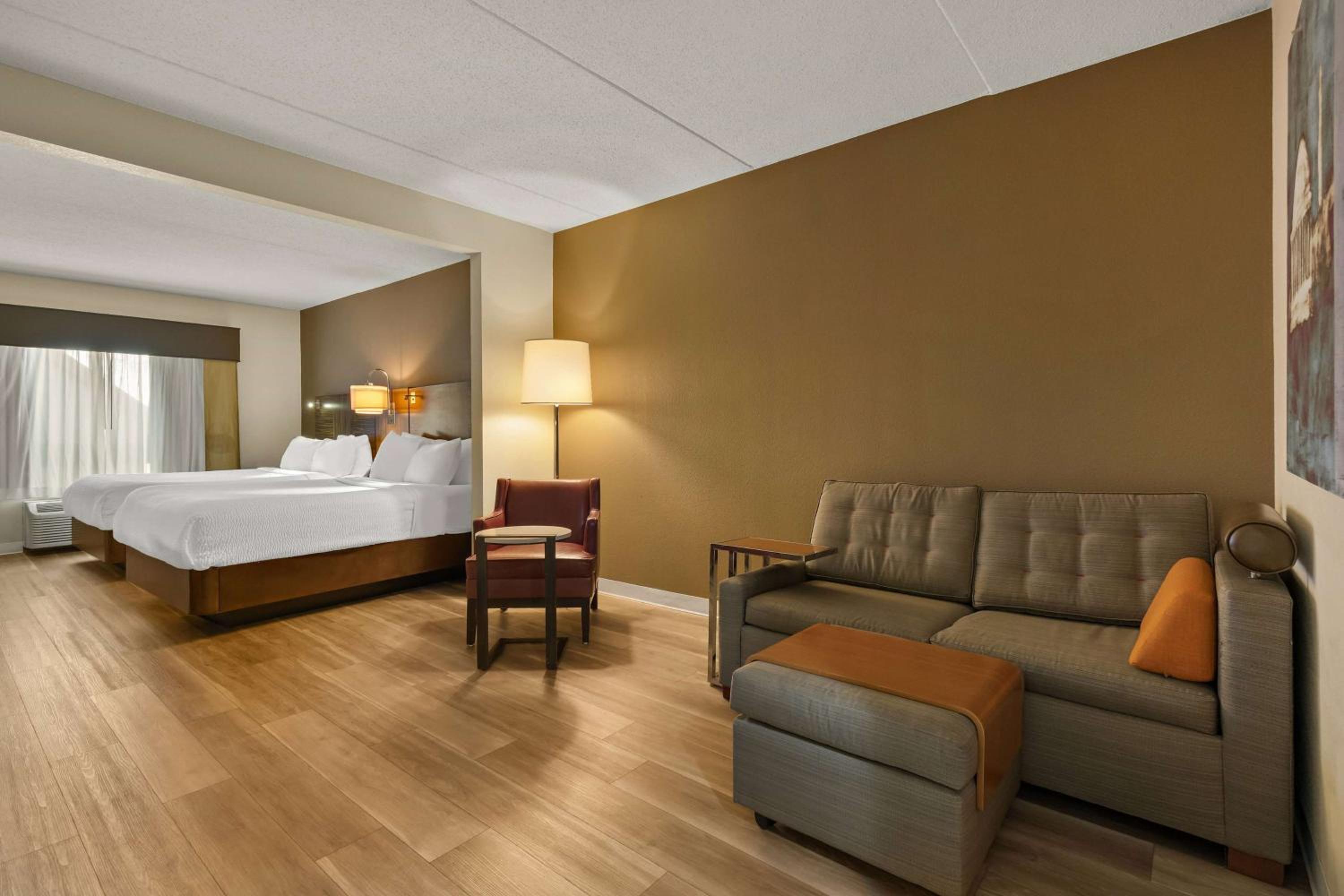 Studio Suite with Two Queen Beds - Non-Smoking - Photo 7