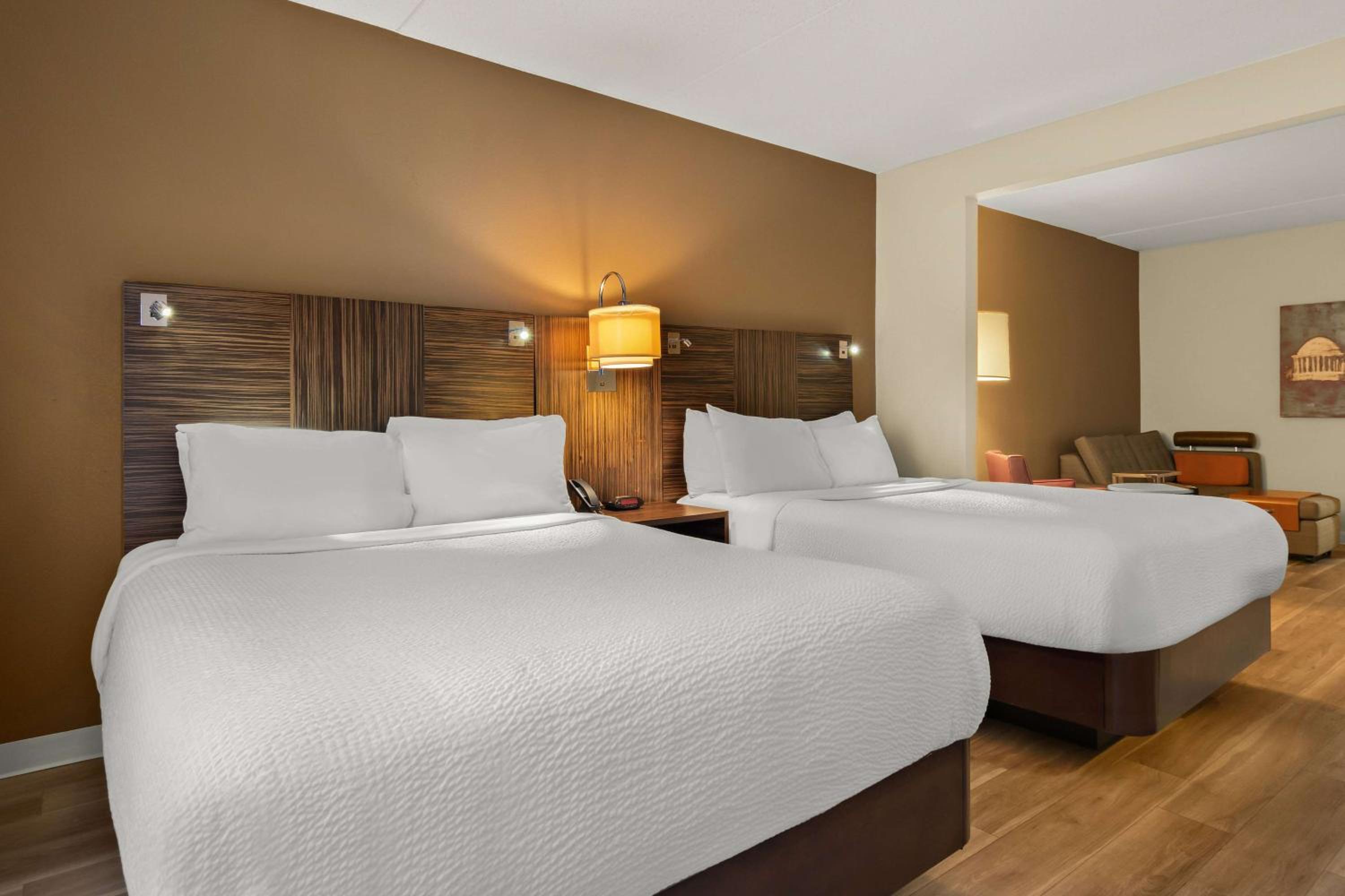 Studio Suite with Two Queen Beds - Non-Smoking - Photo 6