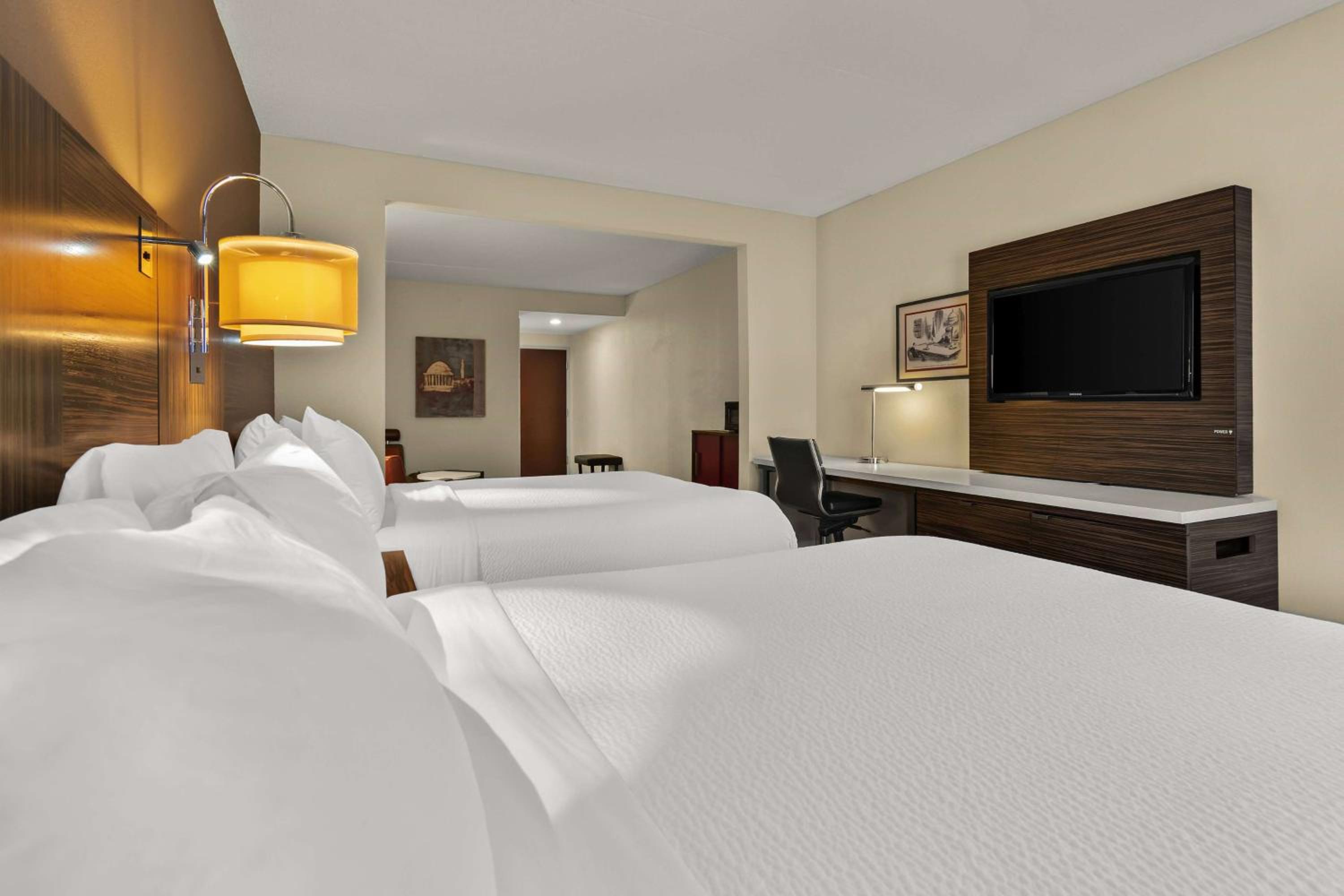 Studio Suite with Two Queen Beds - Non-Smoking - Photo 8