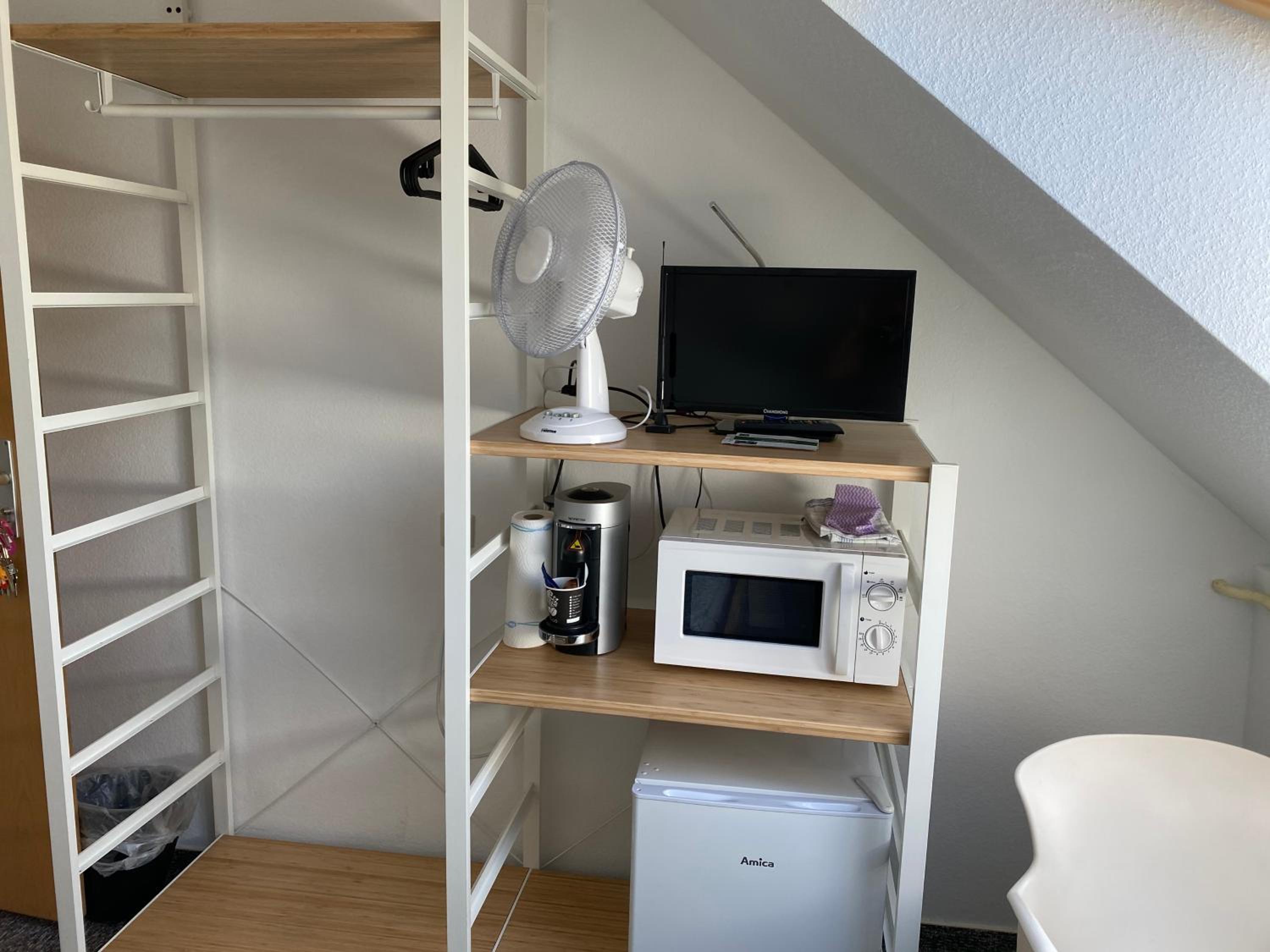 Standard Single Room with Shared Bathroom photo 2