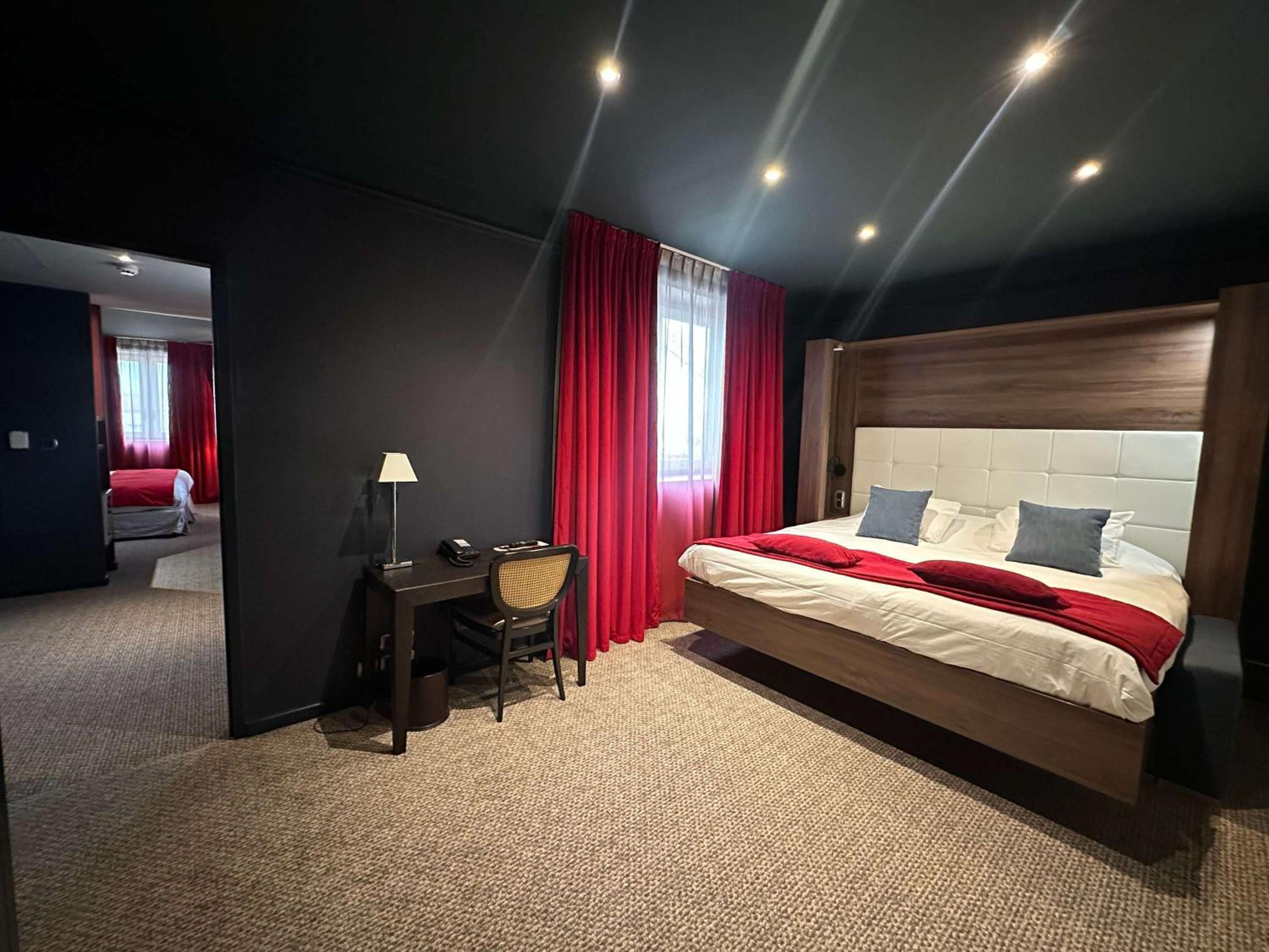 Suite with One Double Bed thumbnail 6