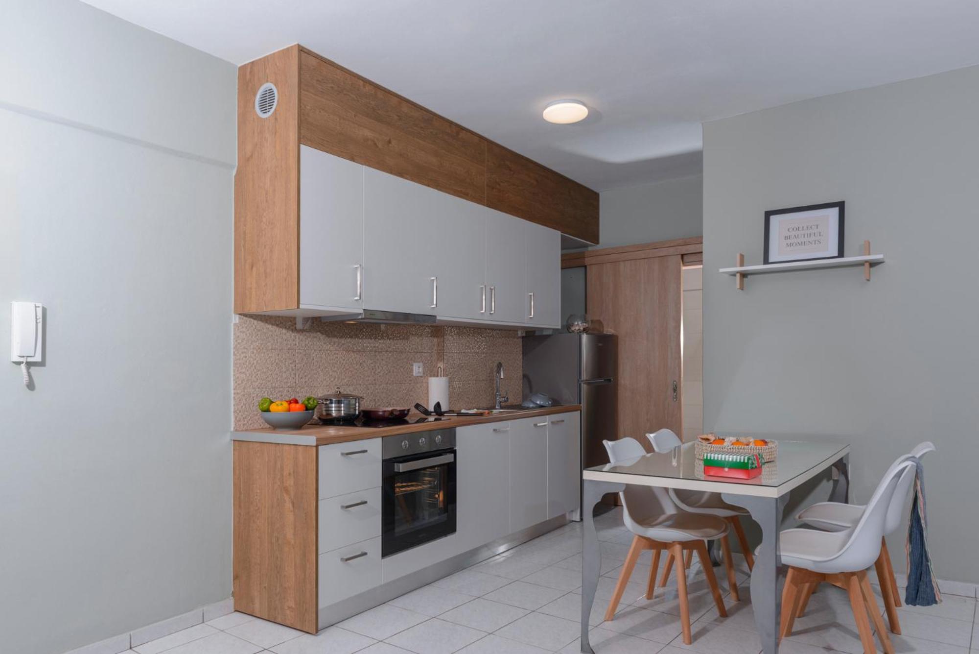 One-Bedroom Apartment with Balcony and Sea View photo 2