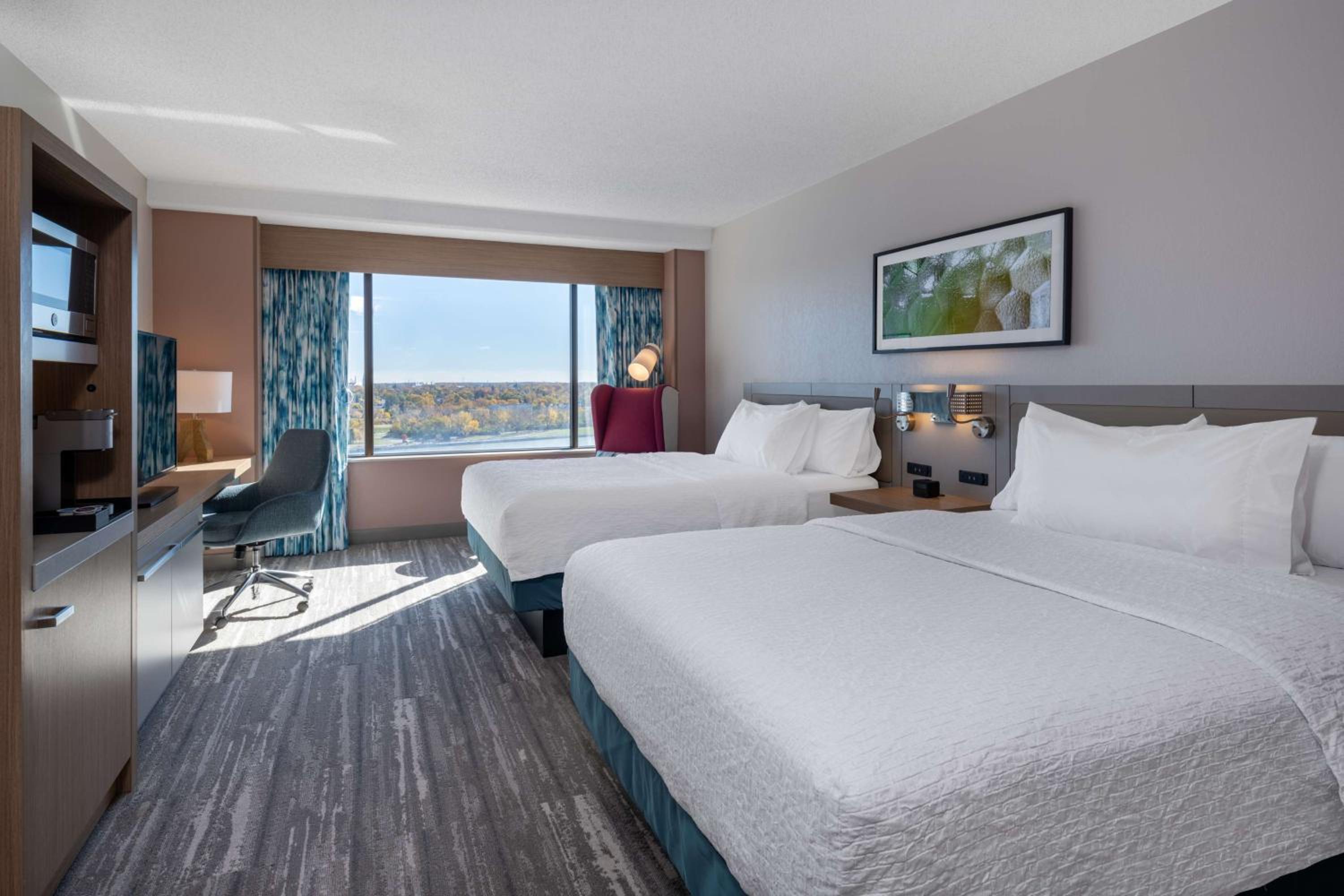 Queen Room with Two Queen Beds and River View - Photo 7