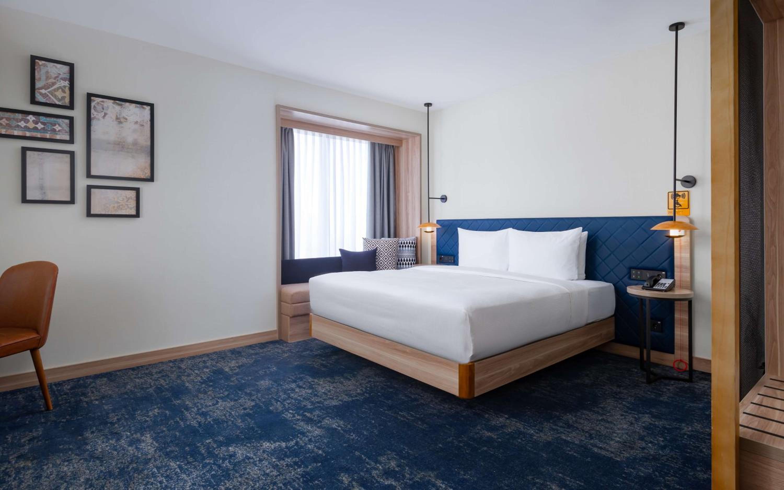Deluxe King Room - Photo 3