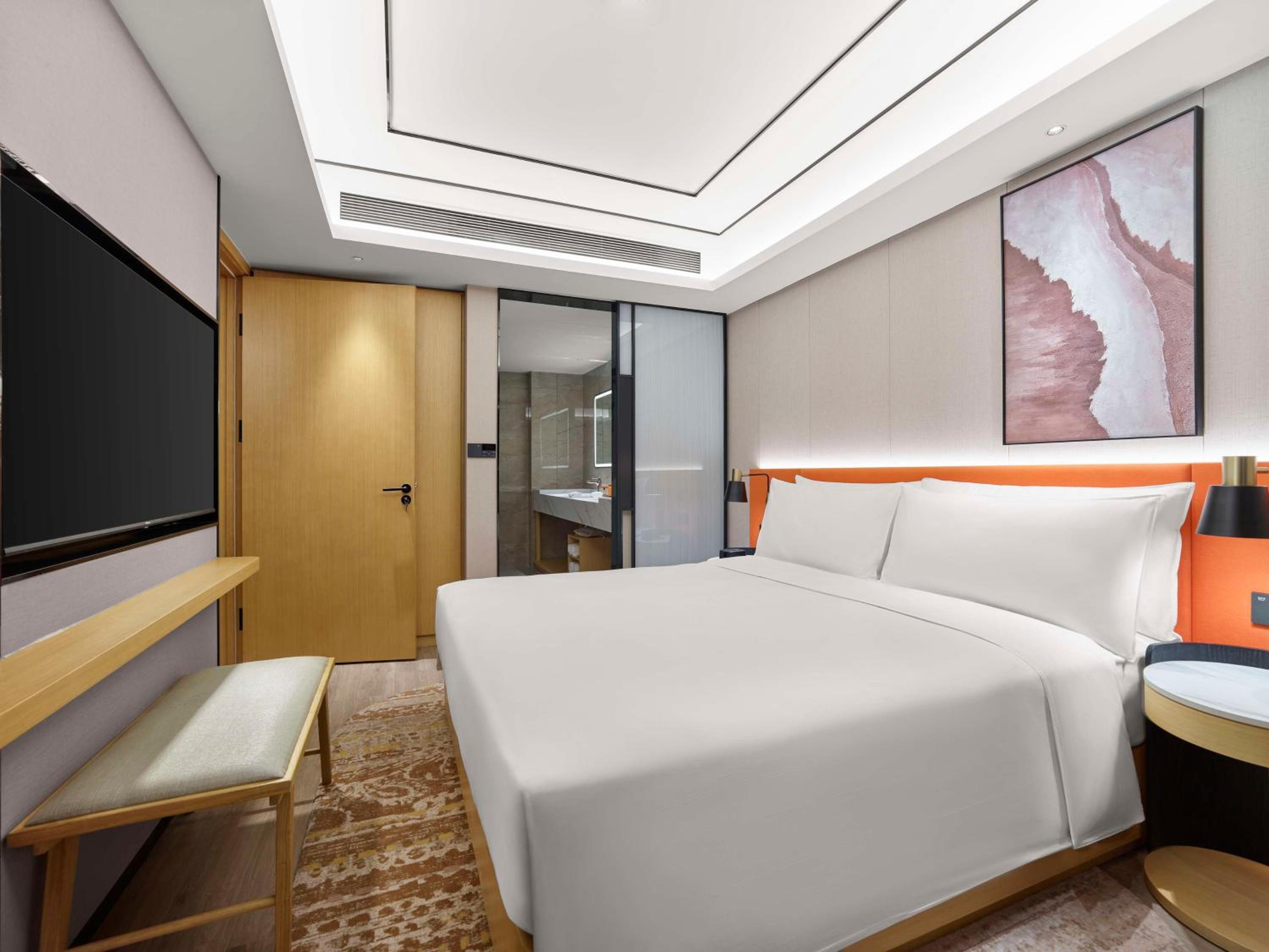 One-Bedroom King Suite photo 2
