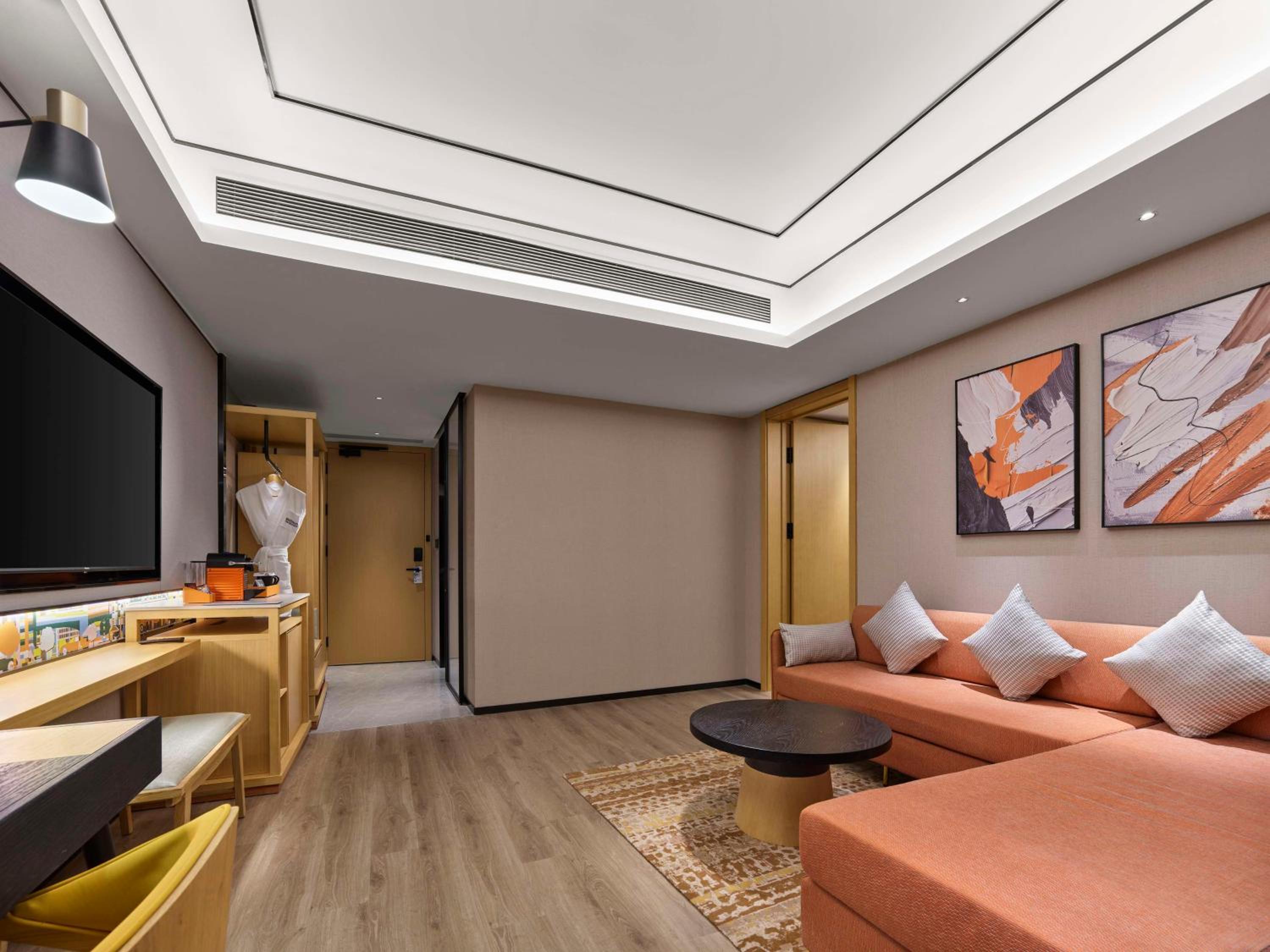 One-Bedroom King Suite photo 3
