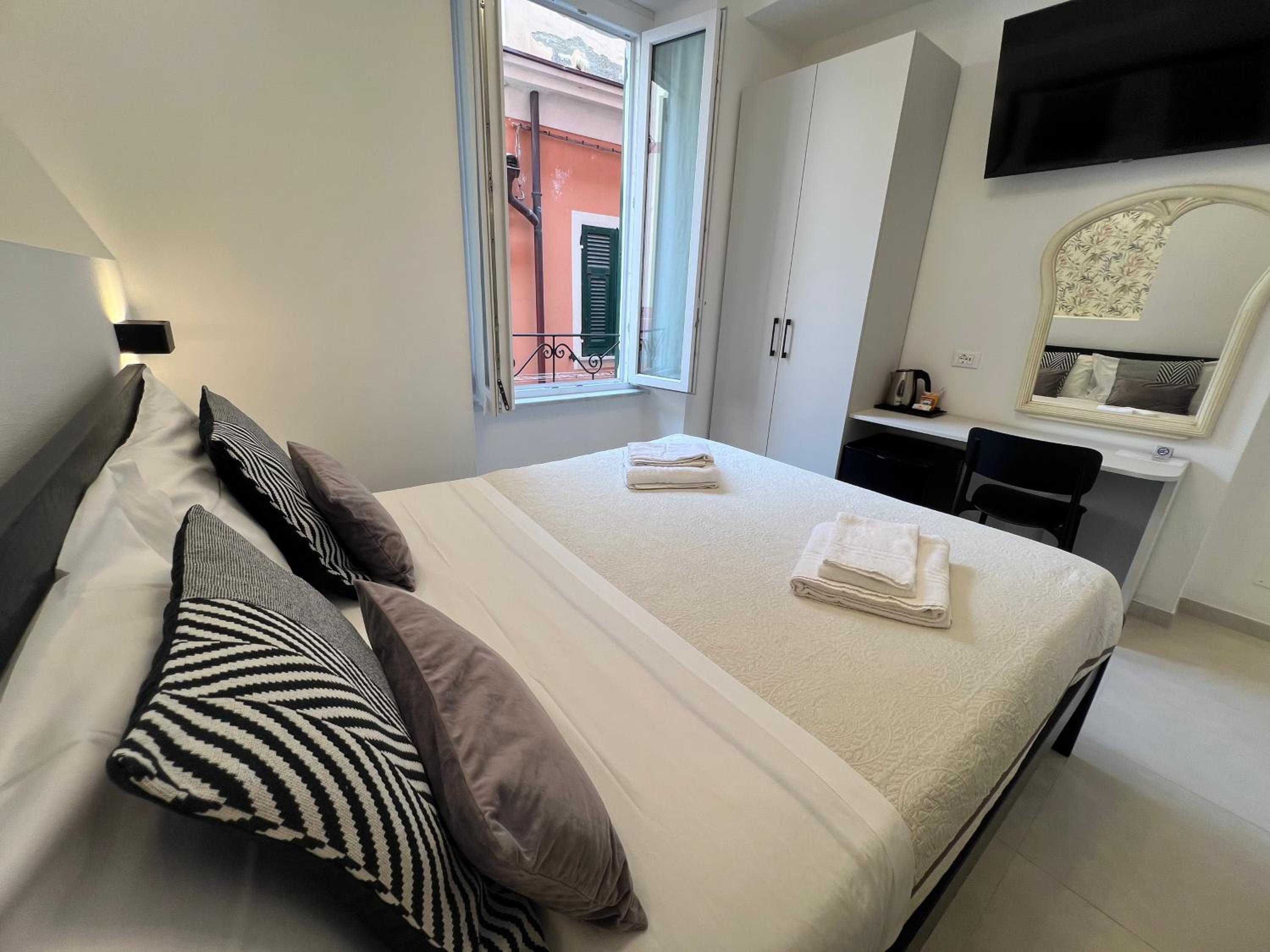Double Room - Photo 12