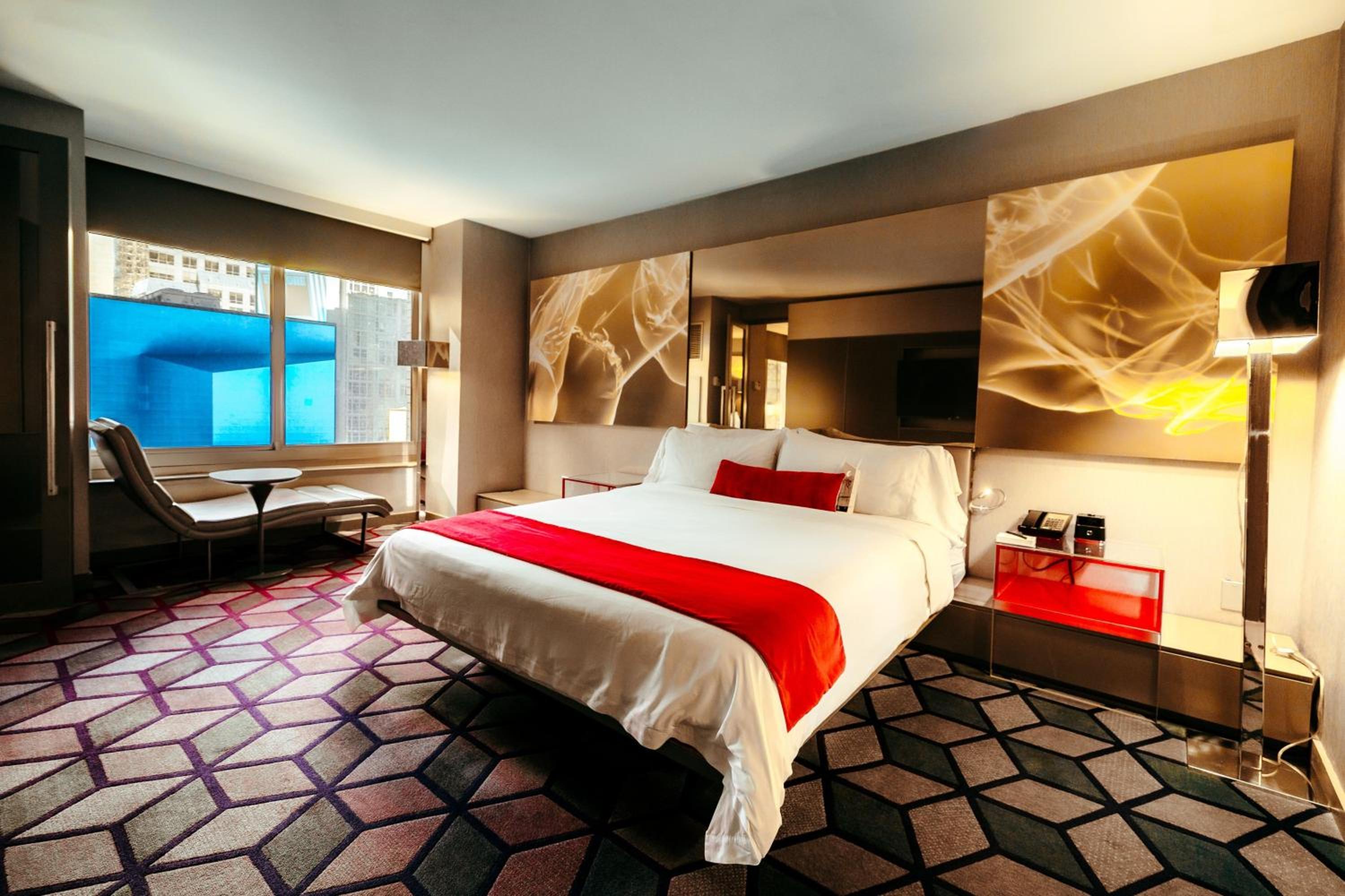 Fantastic Suite, 1 King, Sofa bed, Broadway View photo 2