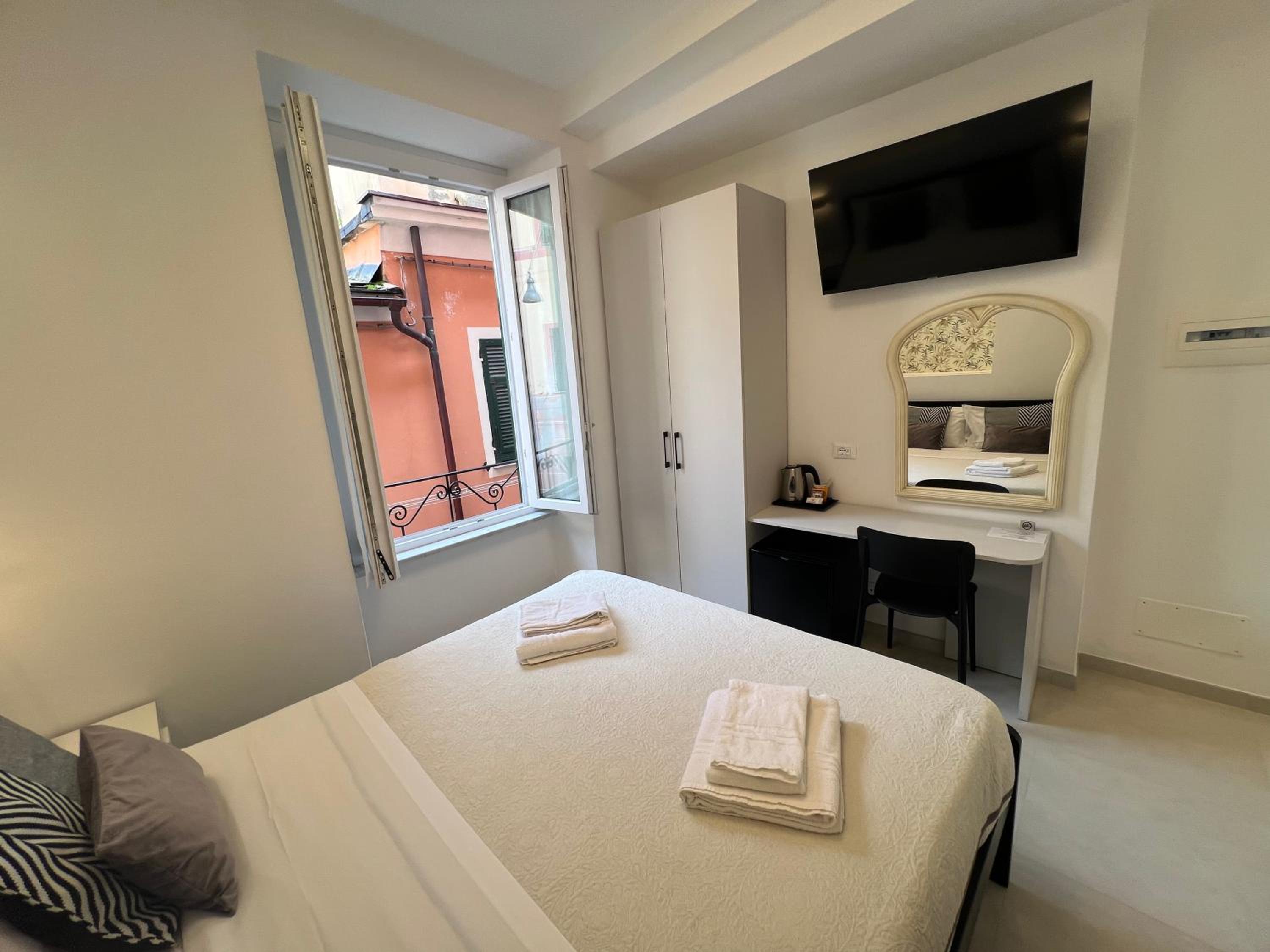 Double Room - Photo 3